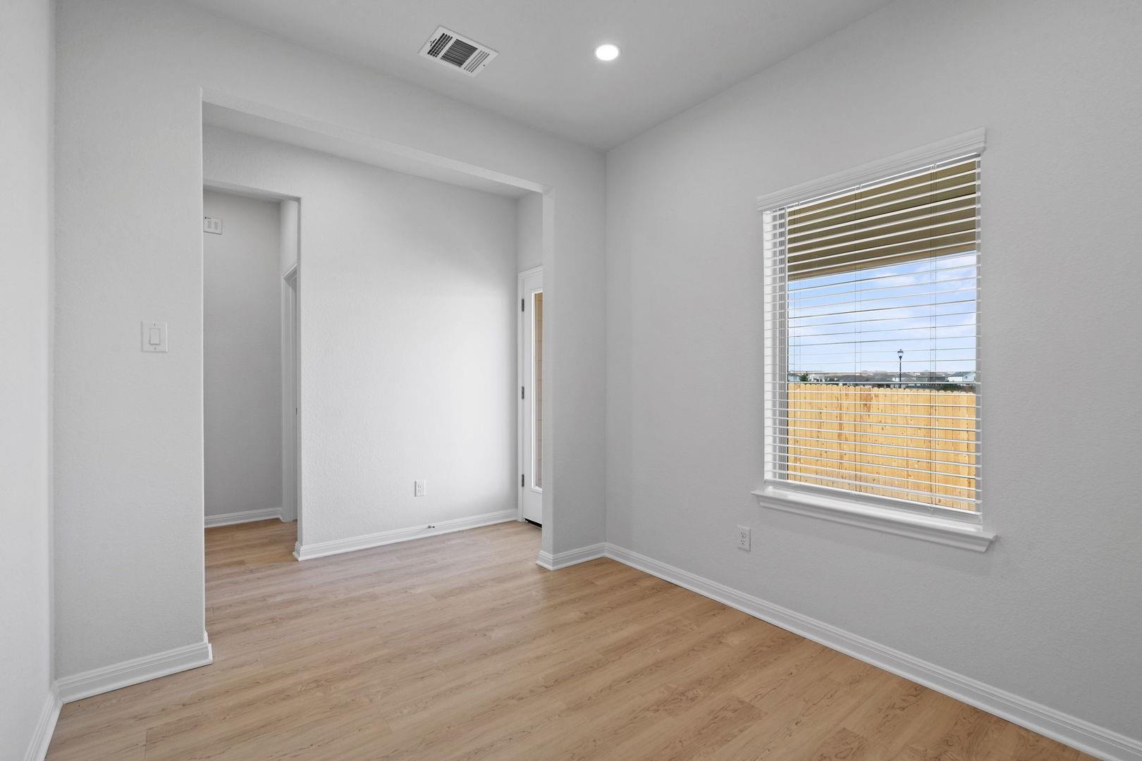 141 Hatari Trl, Jarrell, TX 76537