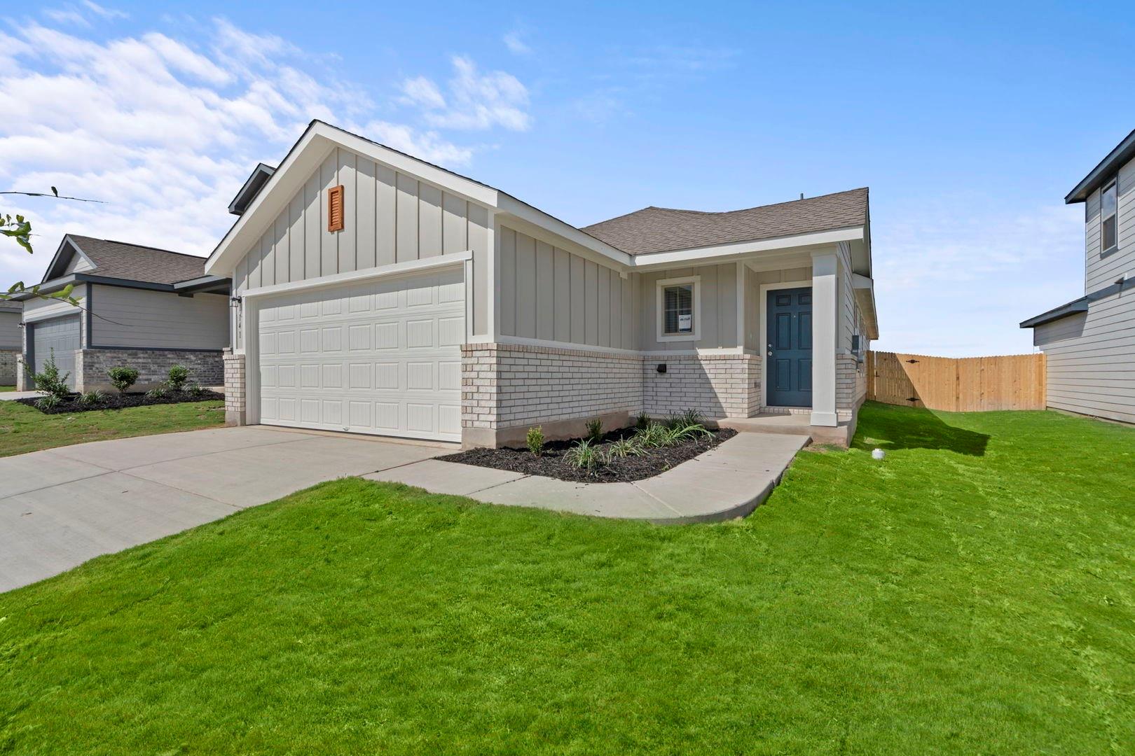 141 Hatari Trl, Jarrell, TX 76537