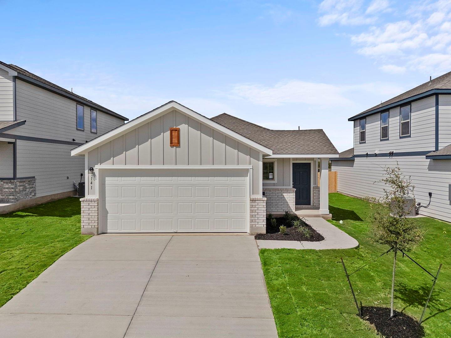 141 Hatari Trl, Jarrell, TX 76537