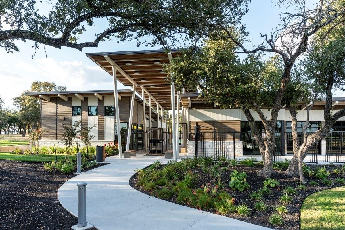 141 Hatari Trl, Jarrell, TX 76537