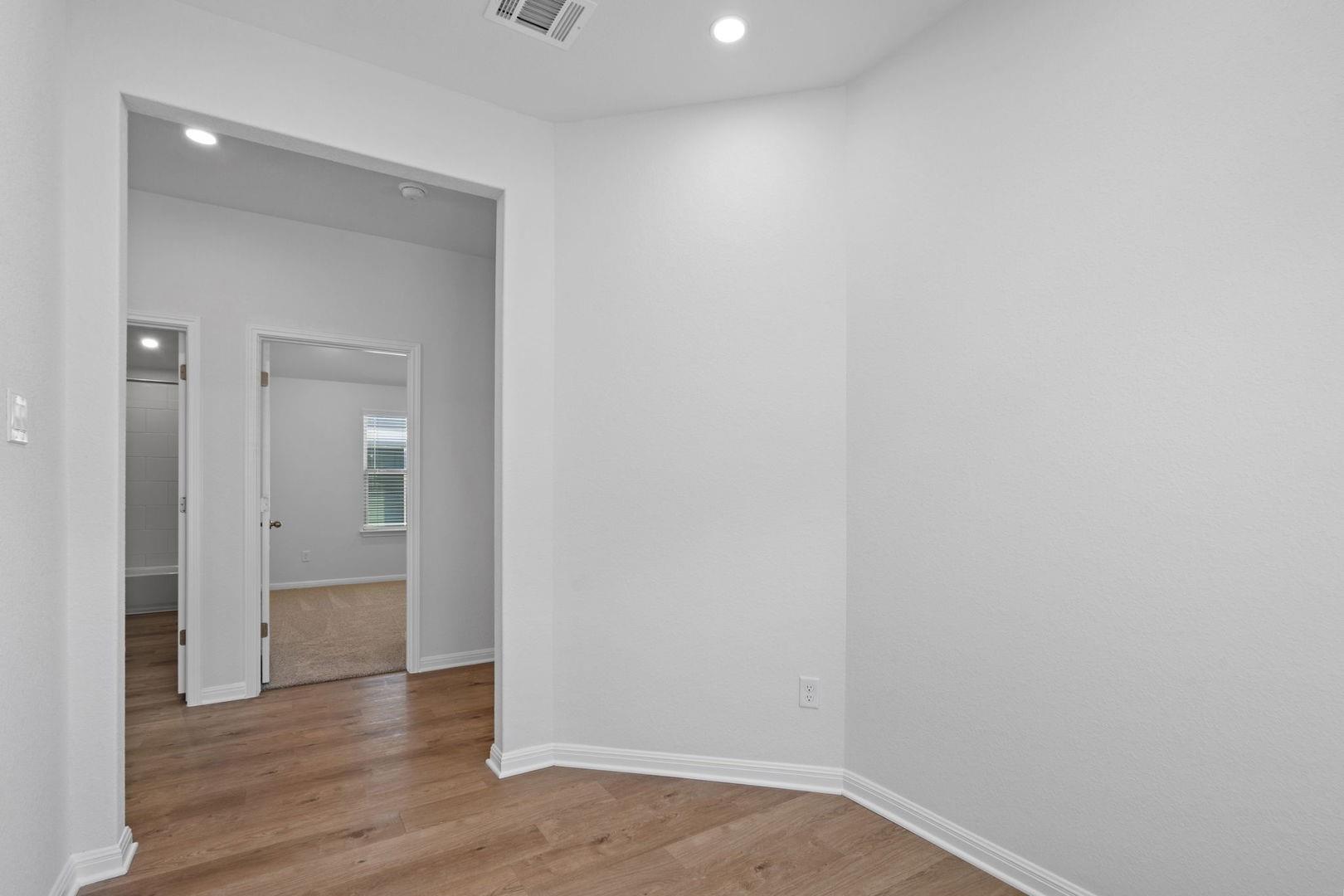 133 Hatari Trl, Jarrell, TX 76537