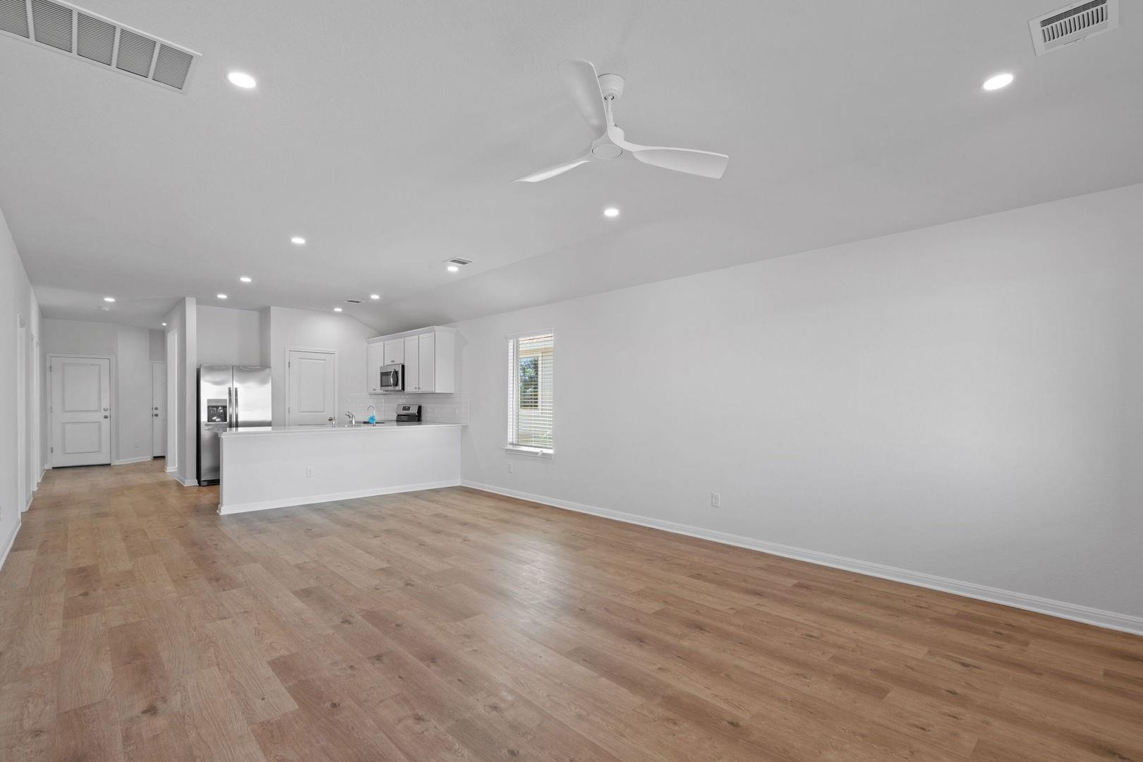 133 Hatari Trl, Jarrell, TX 76537