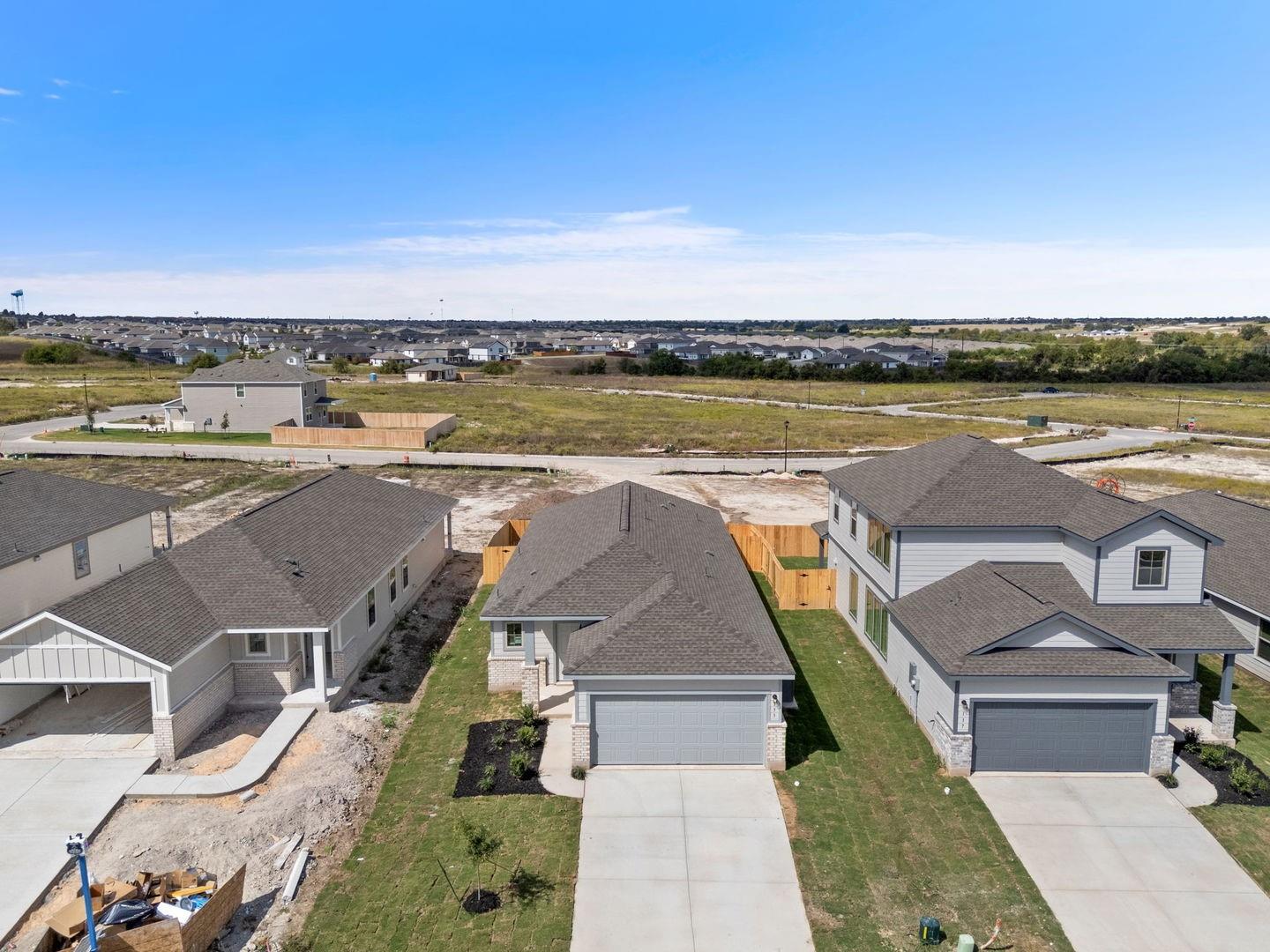 133 Hatari Trl, Jarrell, TX 76537