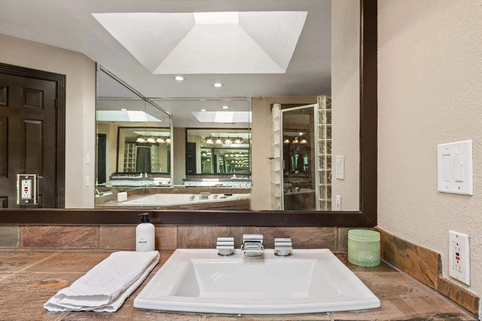 925 Challenger, Lakeway, TX 78734