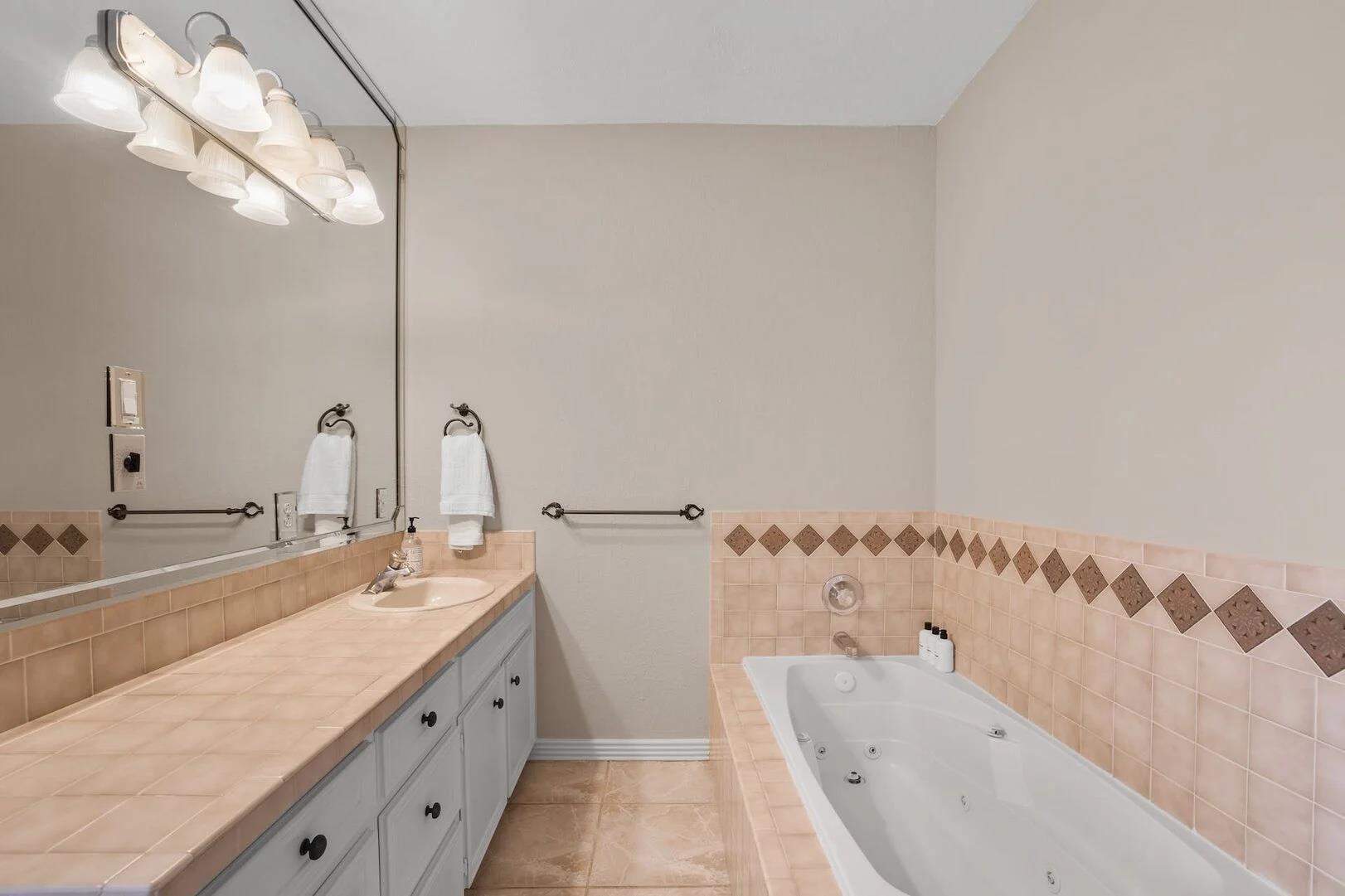 925 Challenger, Lakeway, TX 78734