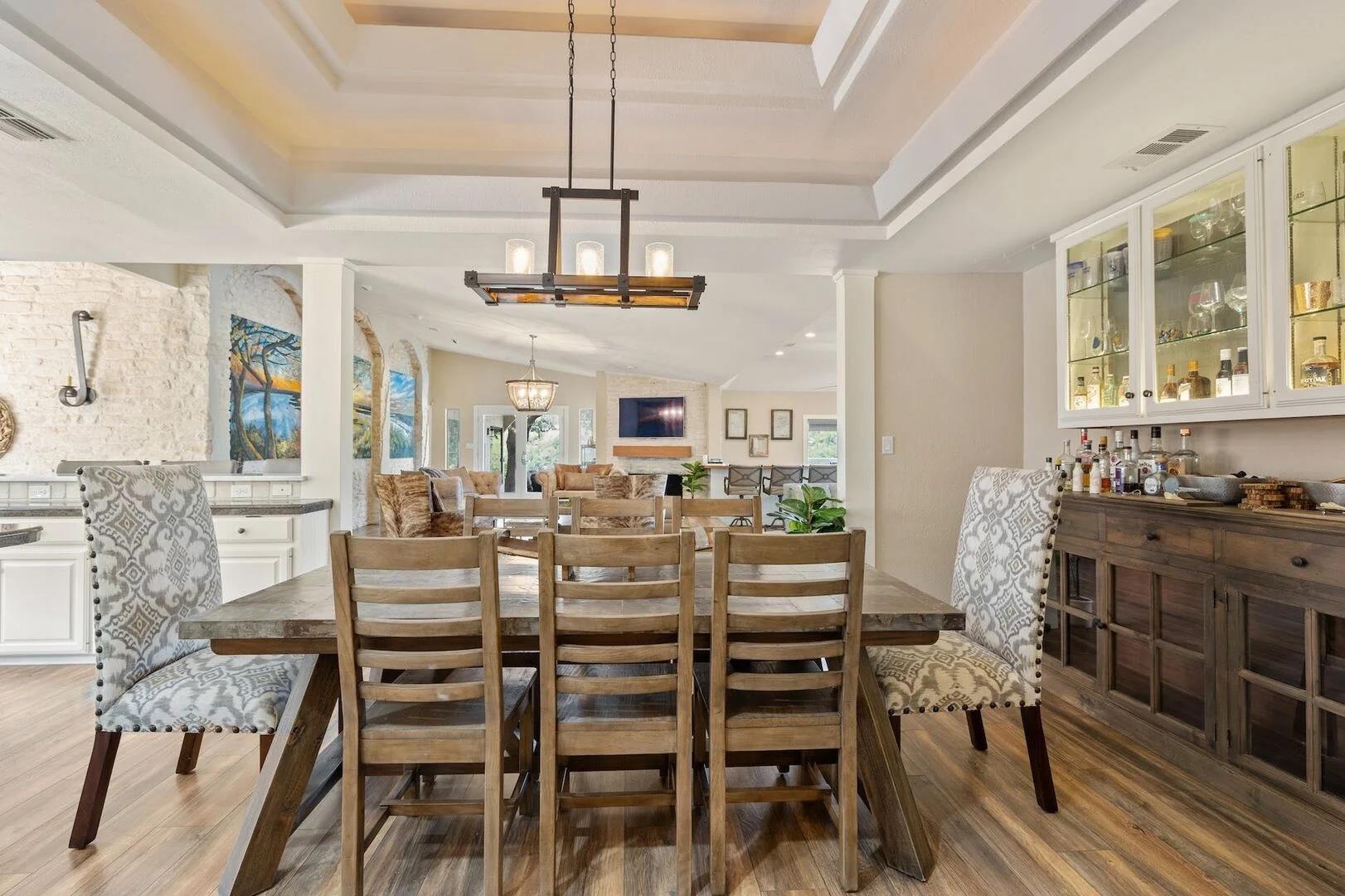 925 Challenger, Lakeway, TX 78734