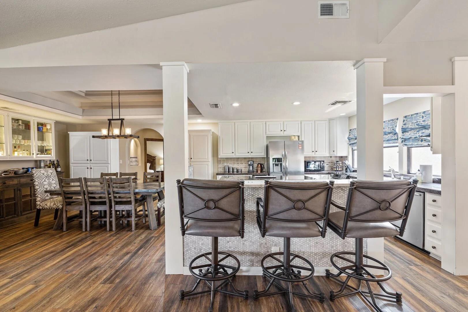 925 Challenger, Lakeway, TX 78734