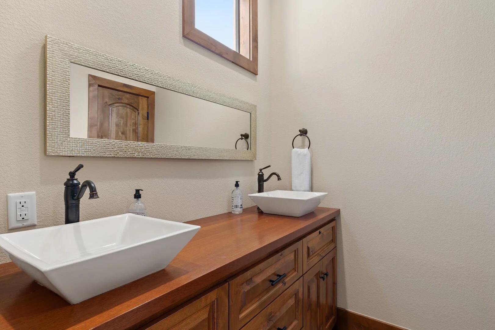 925 Challenger, Lakeway, TX 78734