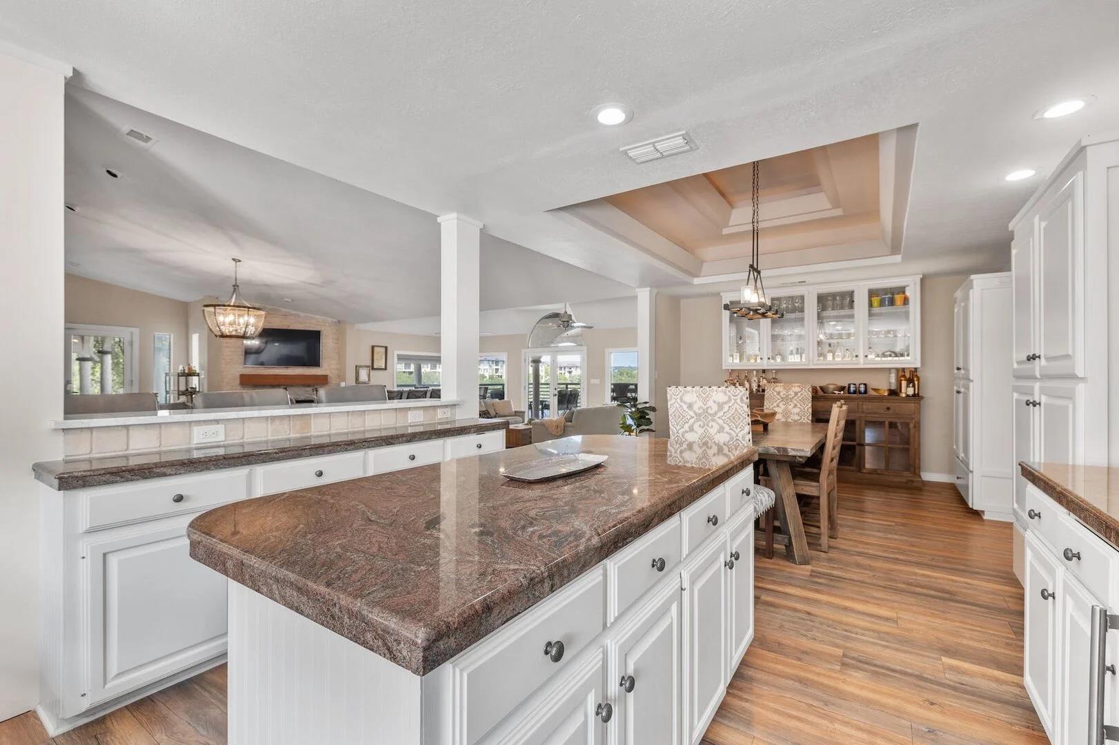 925 Challenger, Lakeway, TX 78734