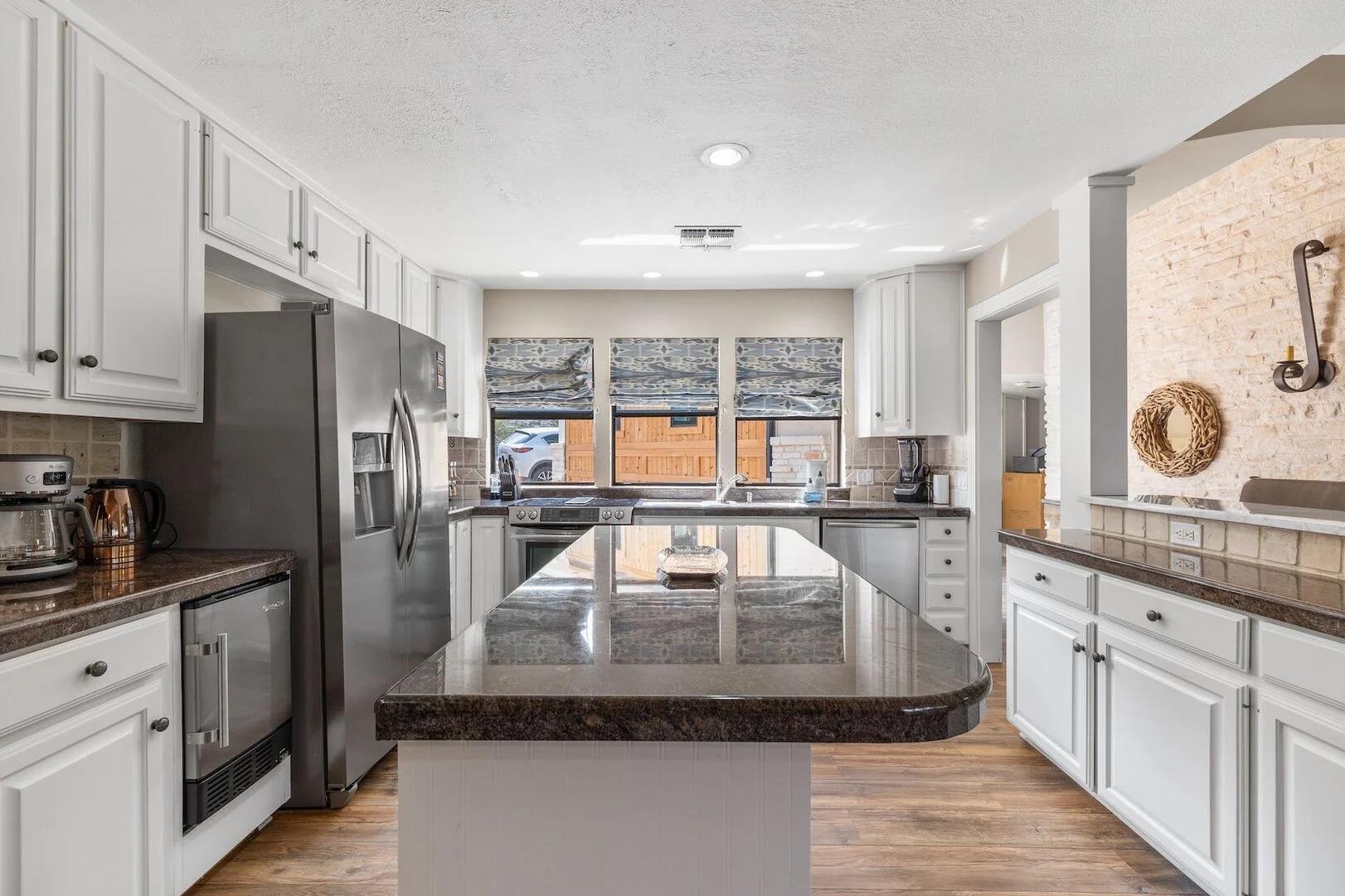 925 Challenger, Lakeway, TX 78734