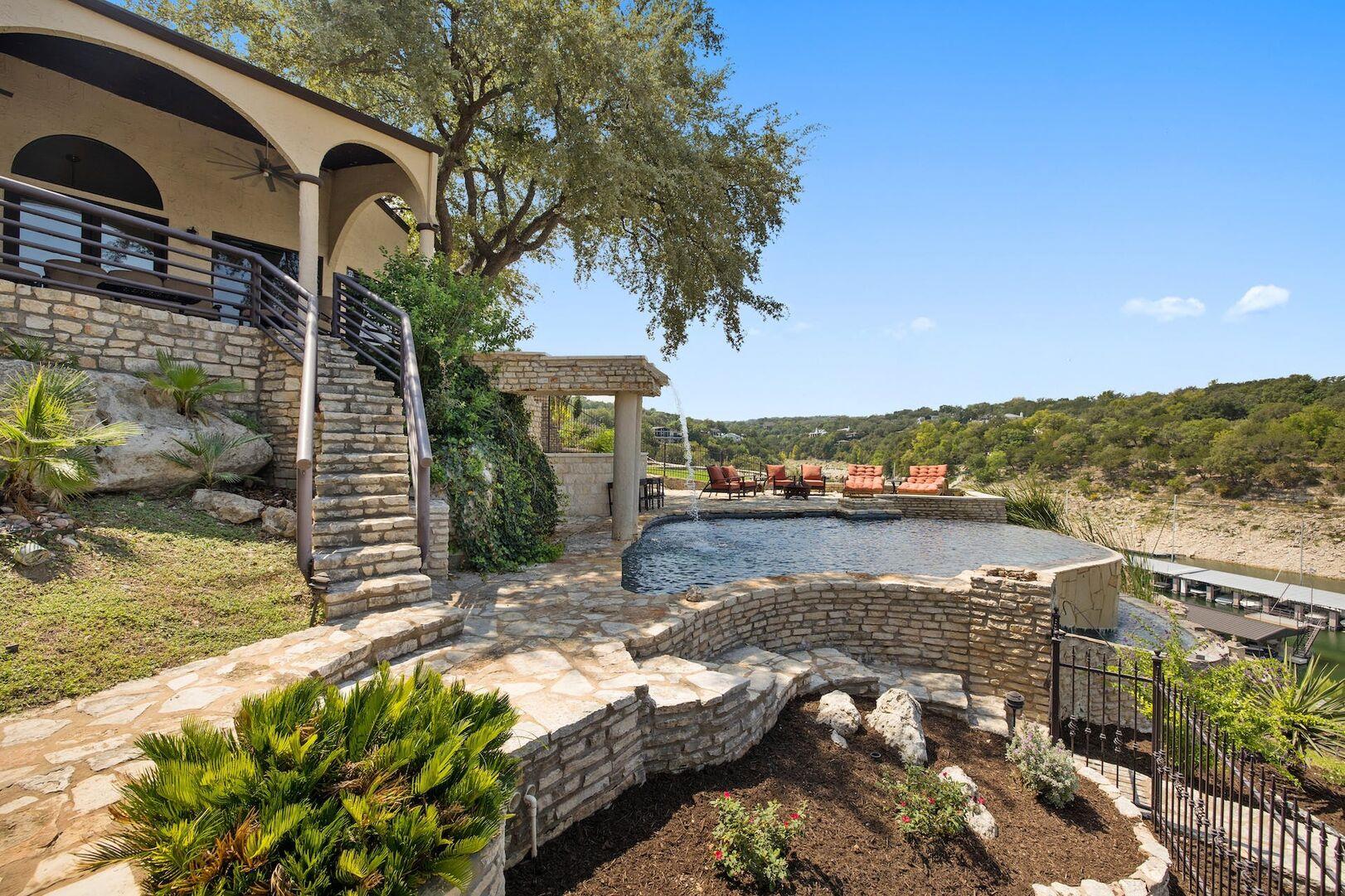 925 Challenger, Lakeway, TX 78734