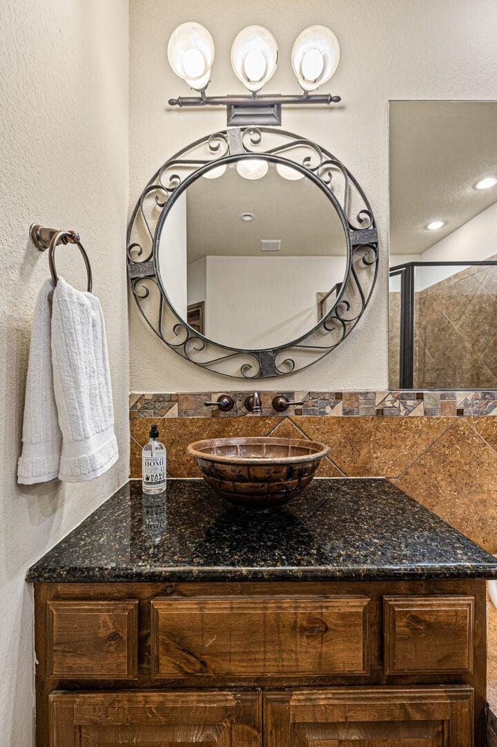 925 Challenger, Lakeway, TX 78734