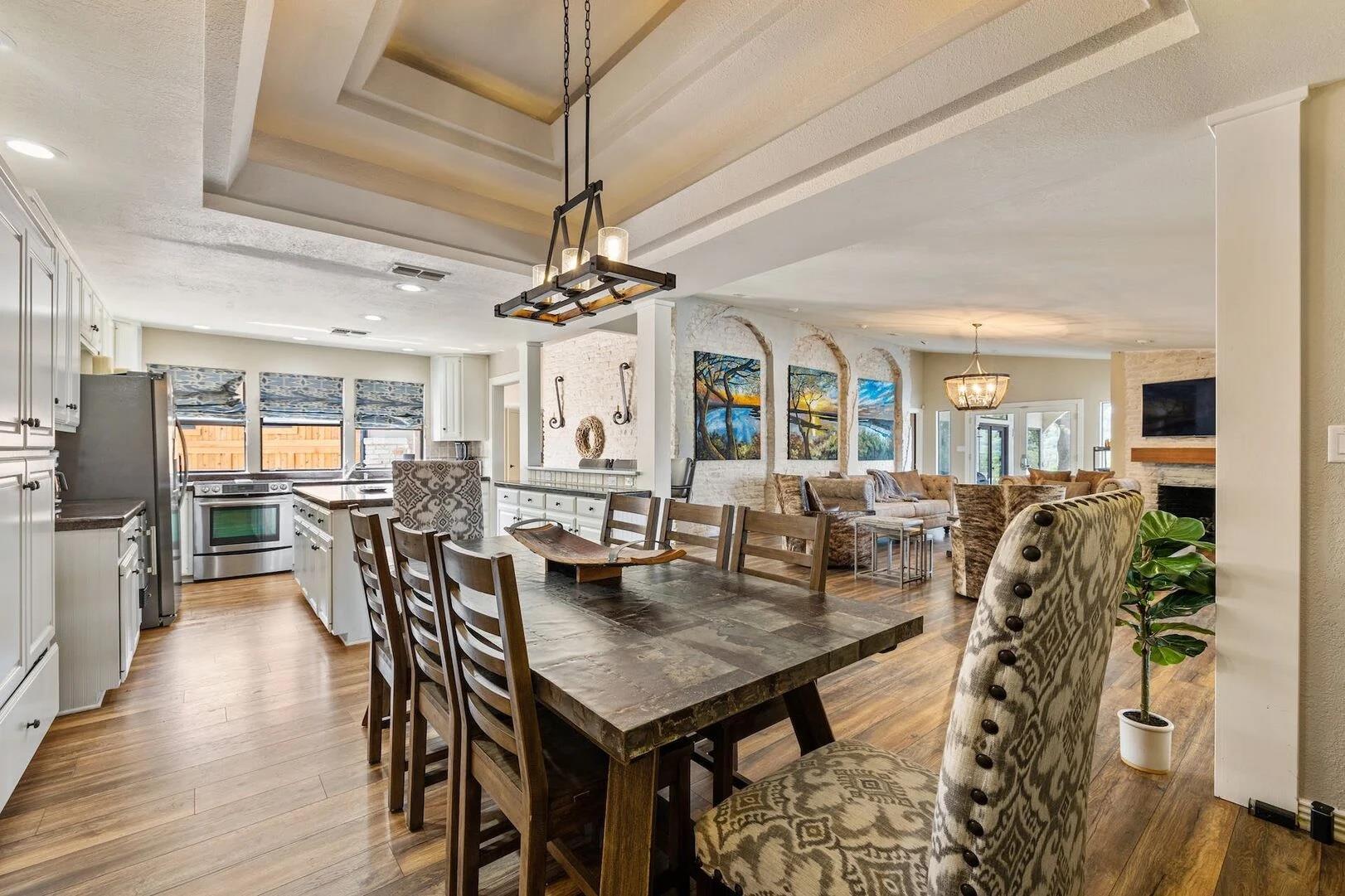 925 Challenger, Lakeway, TX 78734