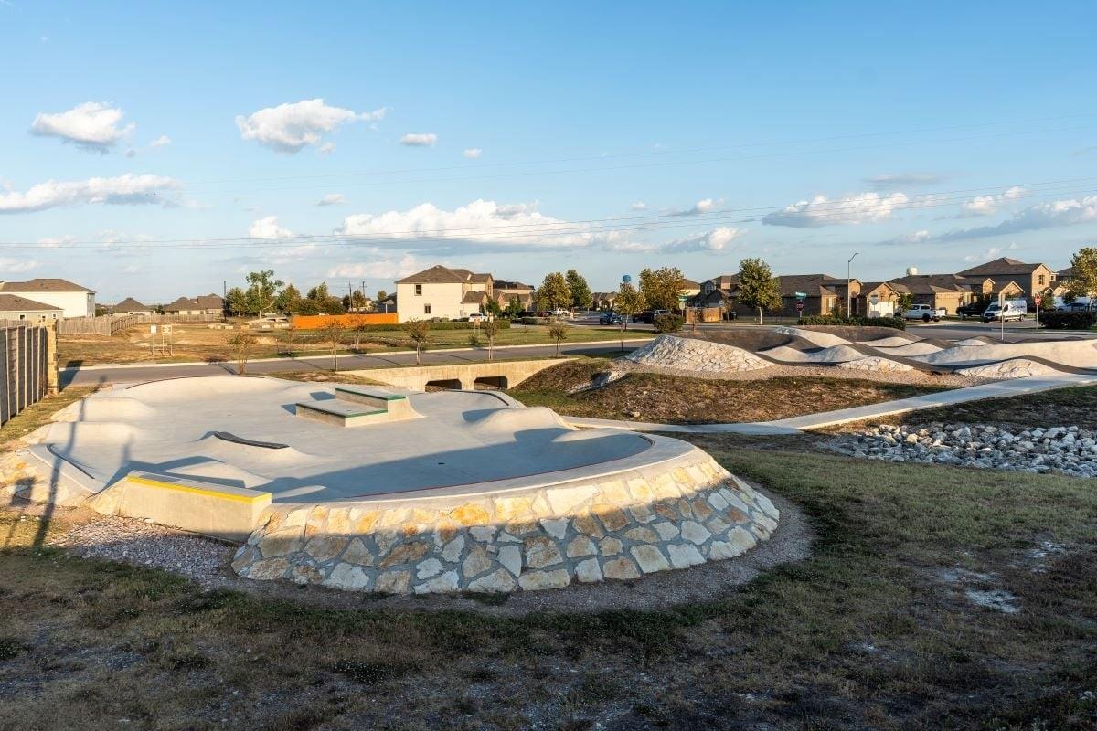 145 Hatari Trl, Jarrell, TX 76537