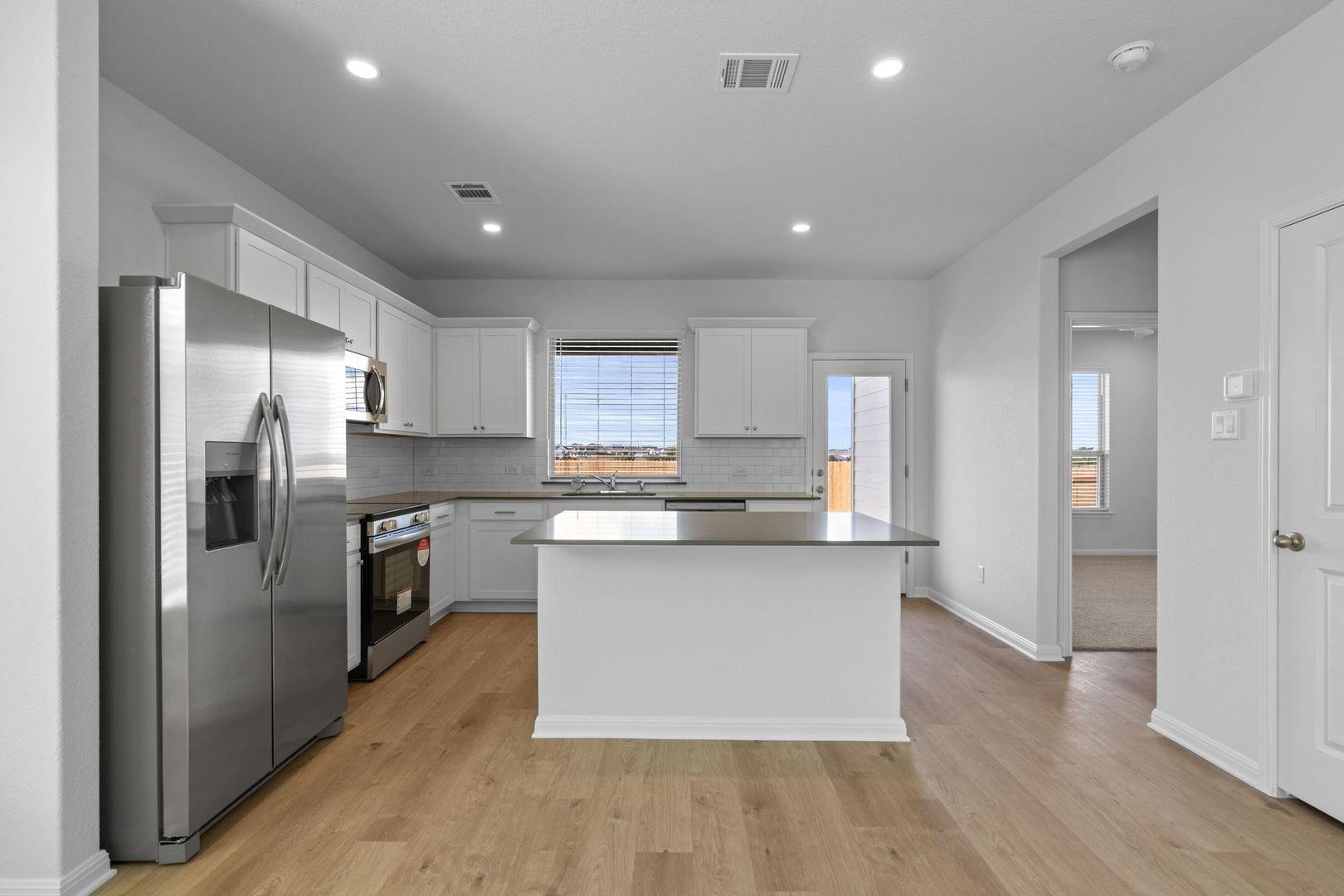 137 Hatari Trl, Jarrell, TX 76537