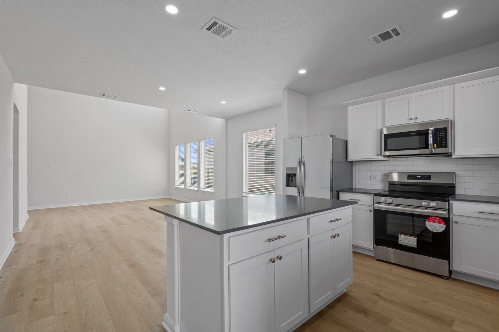 137 Hatari Trl, Jarrell, TX 76537