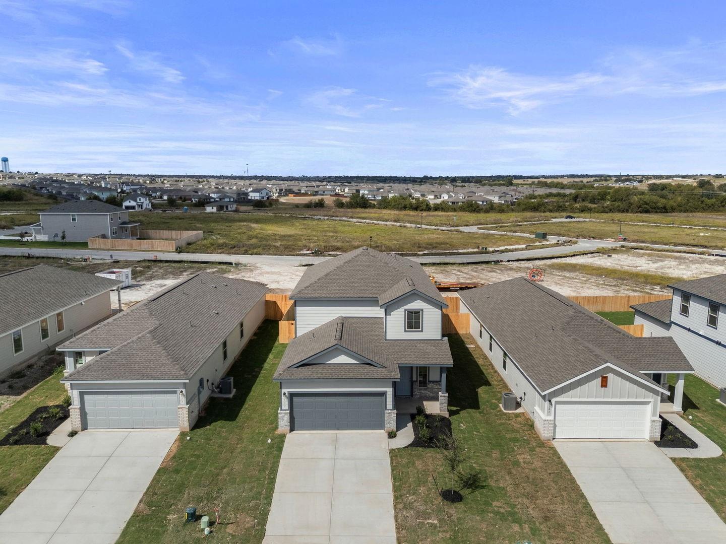 137 Hatari Trl, Jarrell, TX 76537