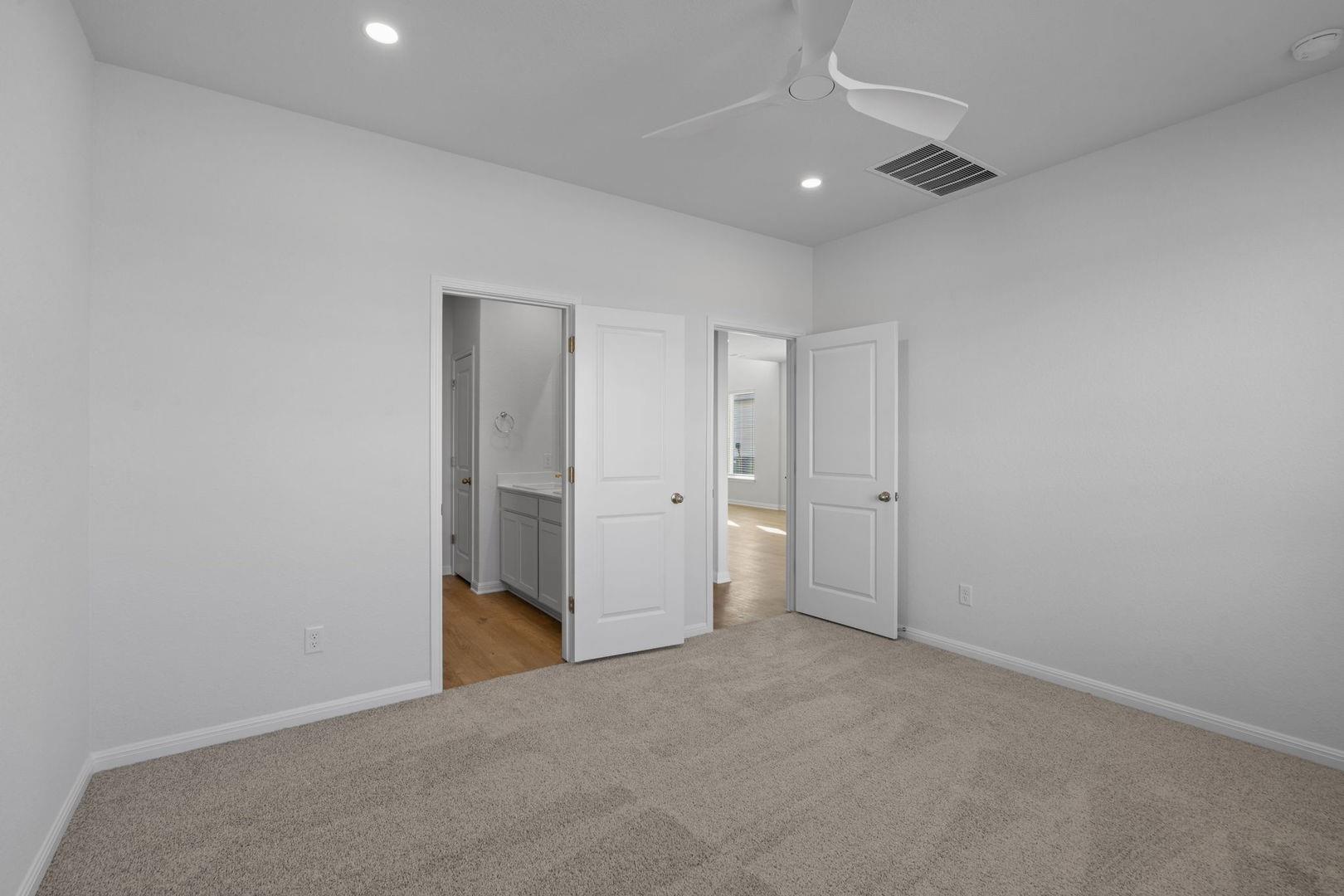 137 Hatari Trl, Jarrell, TX 76537