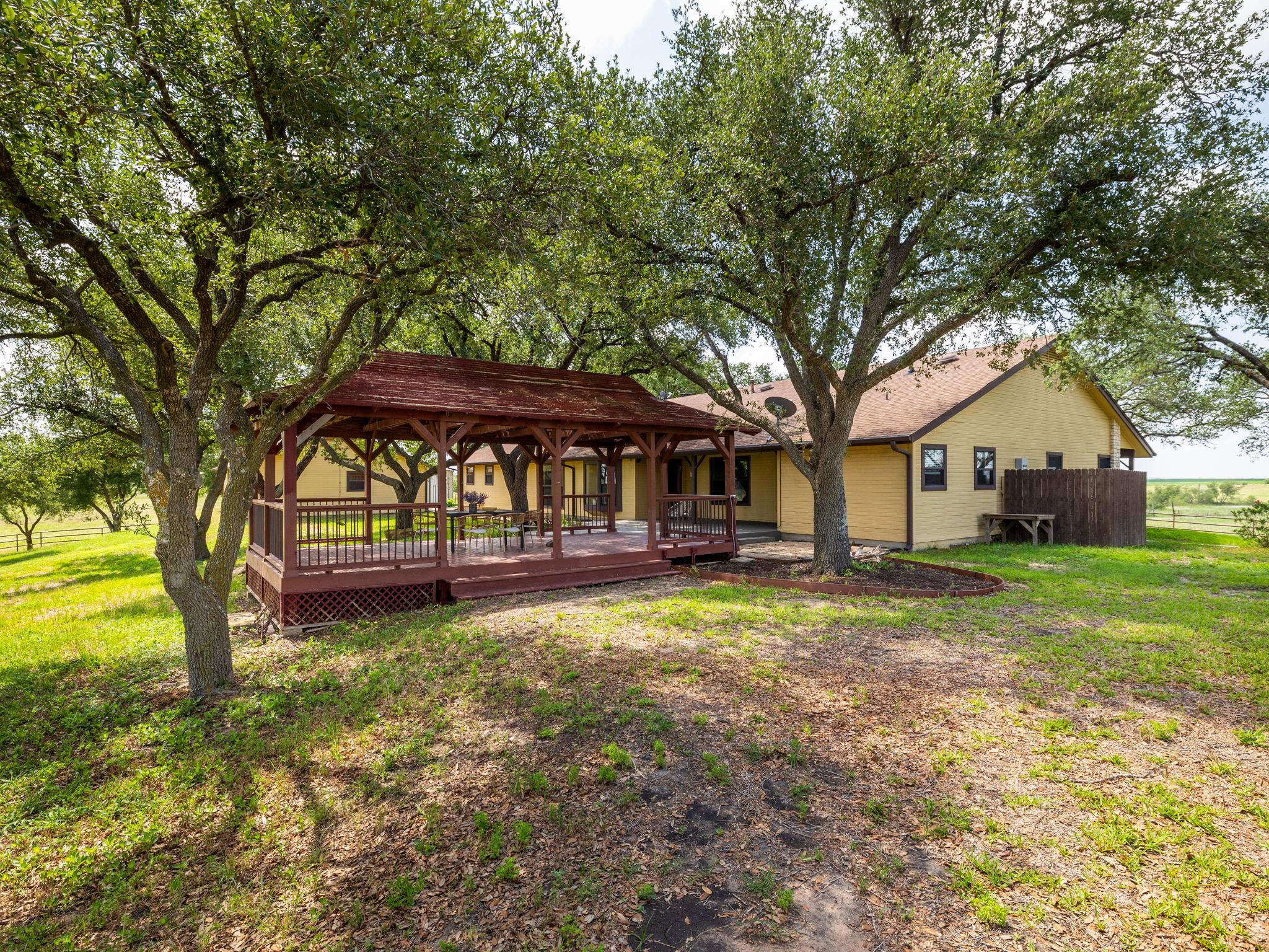 800 County Road 458 Rd, Coupland, TX 78615