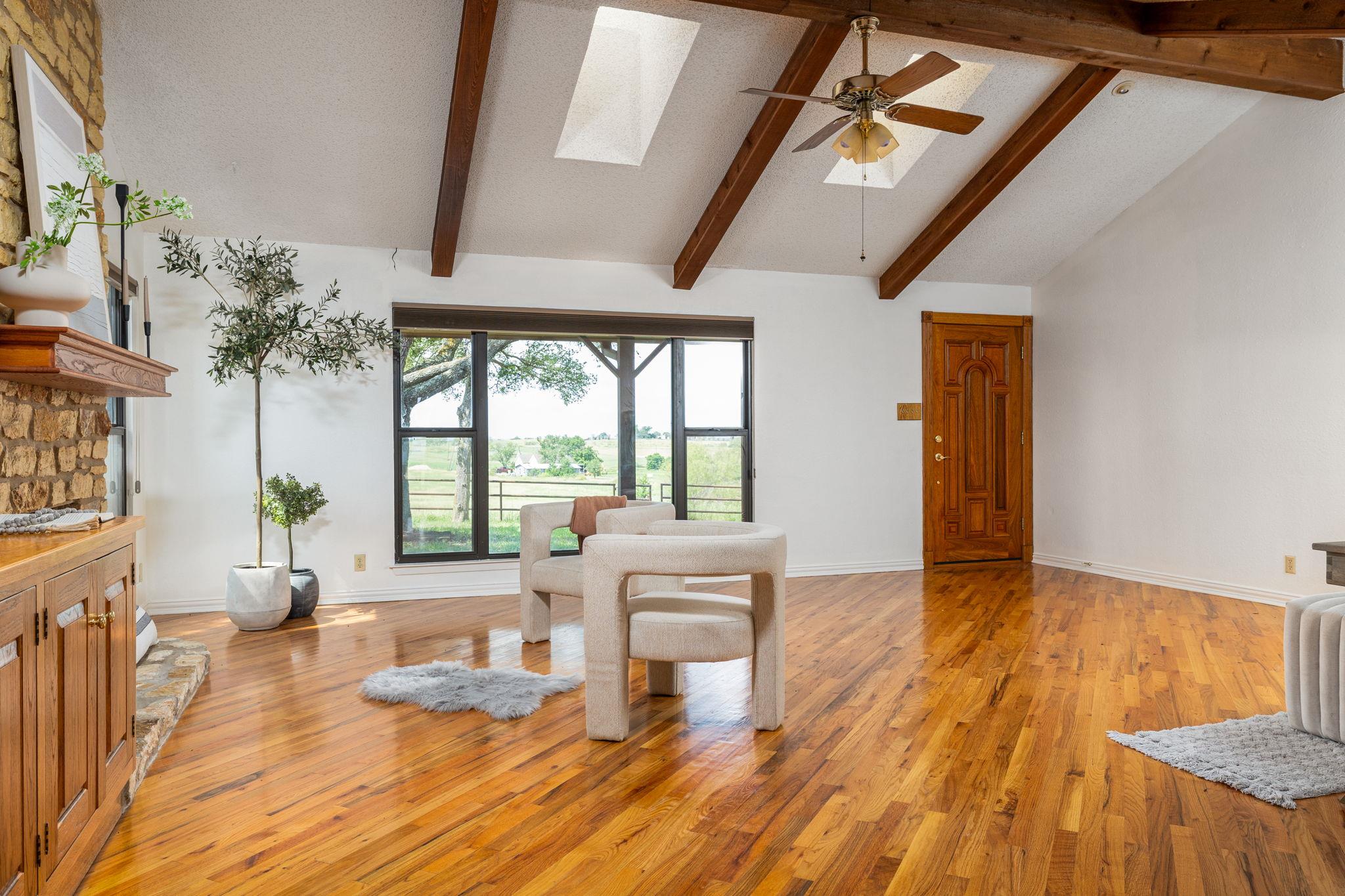 800 County Road 458 Rd, Coupland, TX 78615