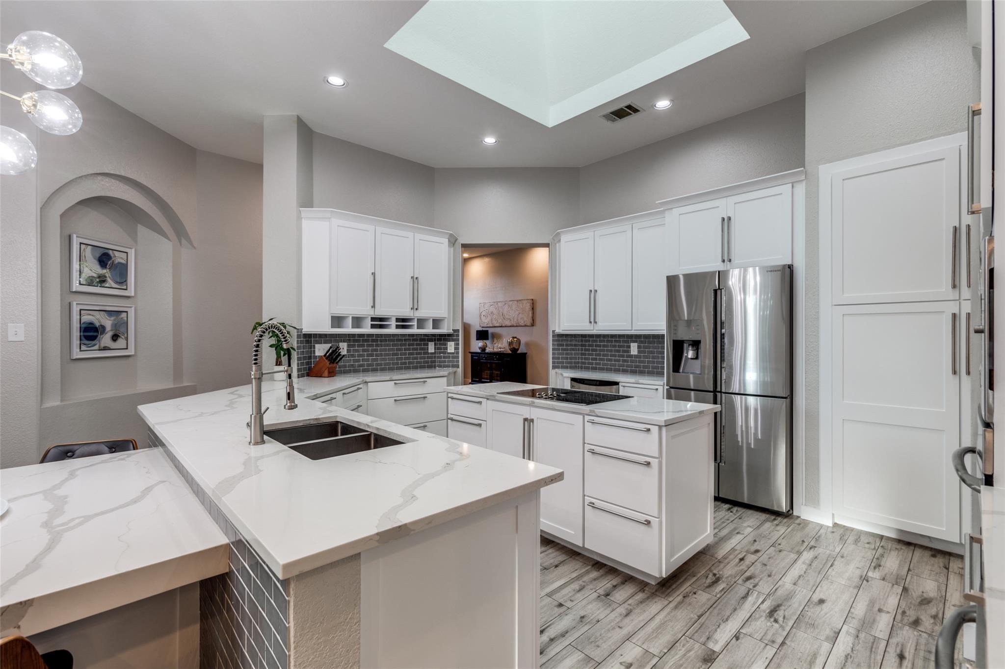 6 Stillmeadow Ct, The Hills, TX 78738