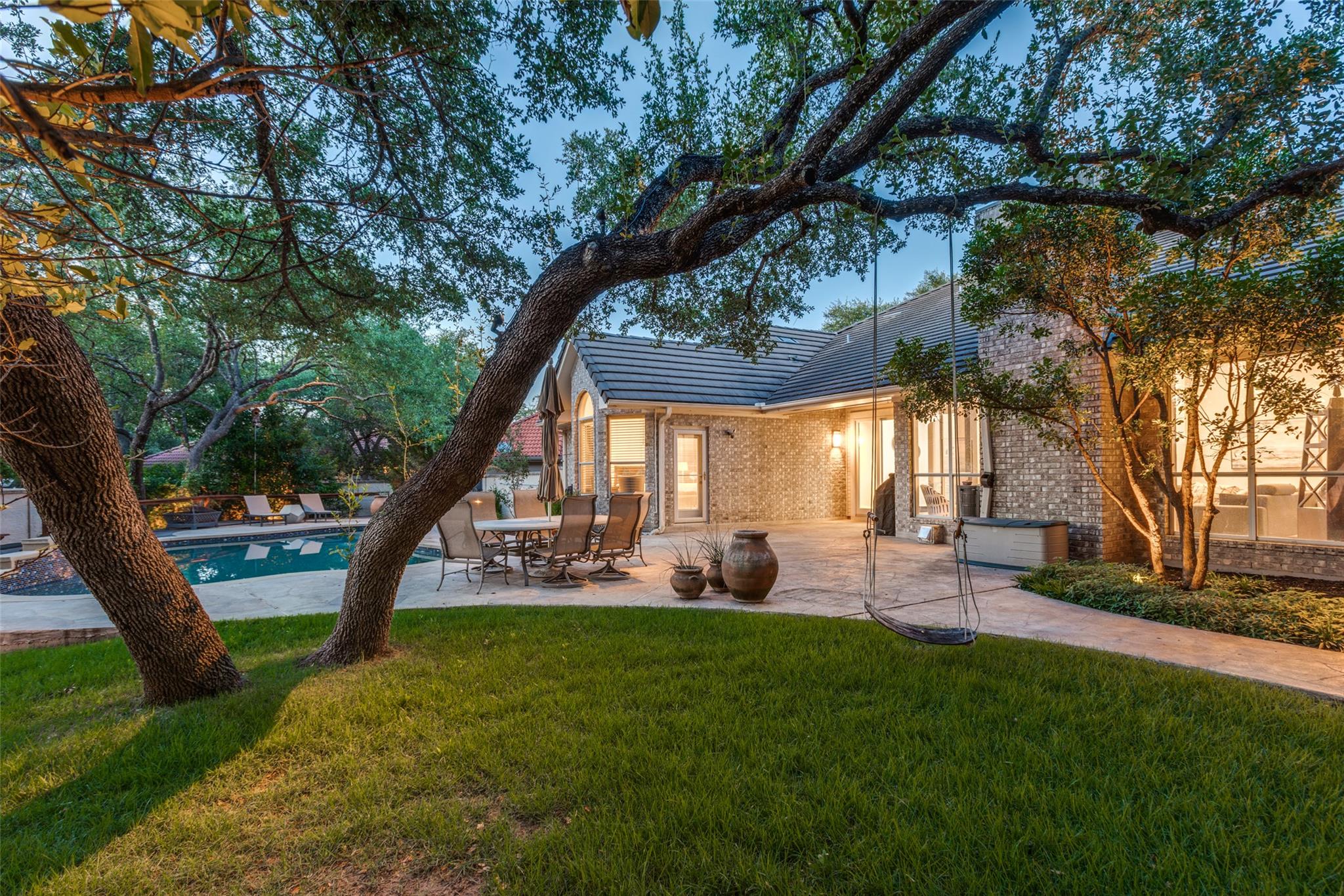 6 Stillmeadow Ct, The Hills, TX 78738