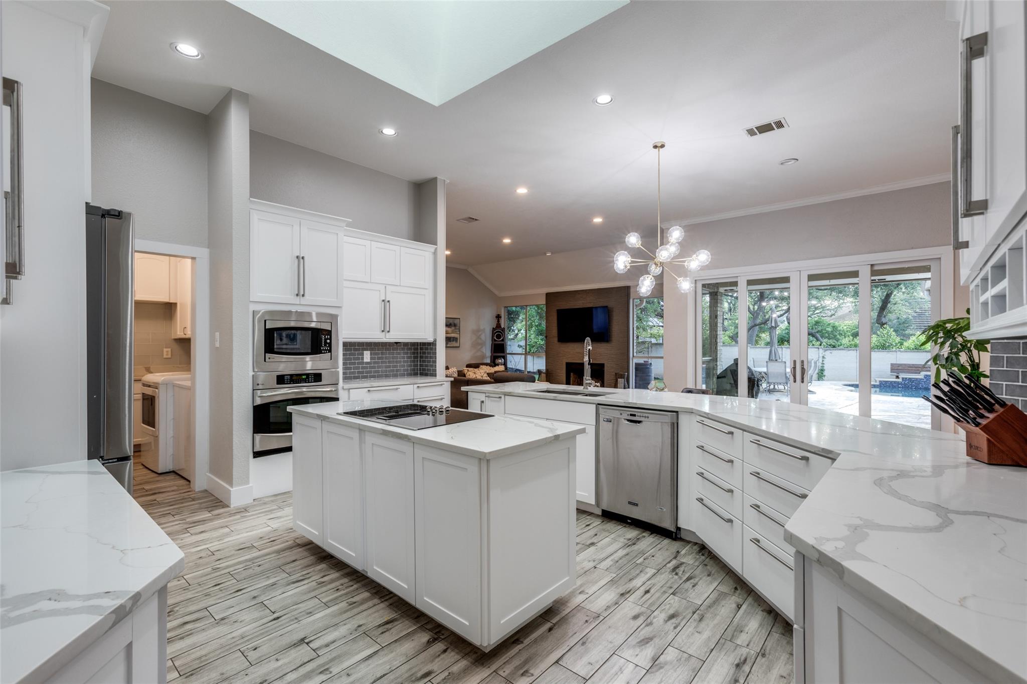 6 Stillmeadow Ct, The Hills, TX 78738