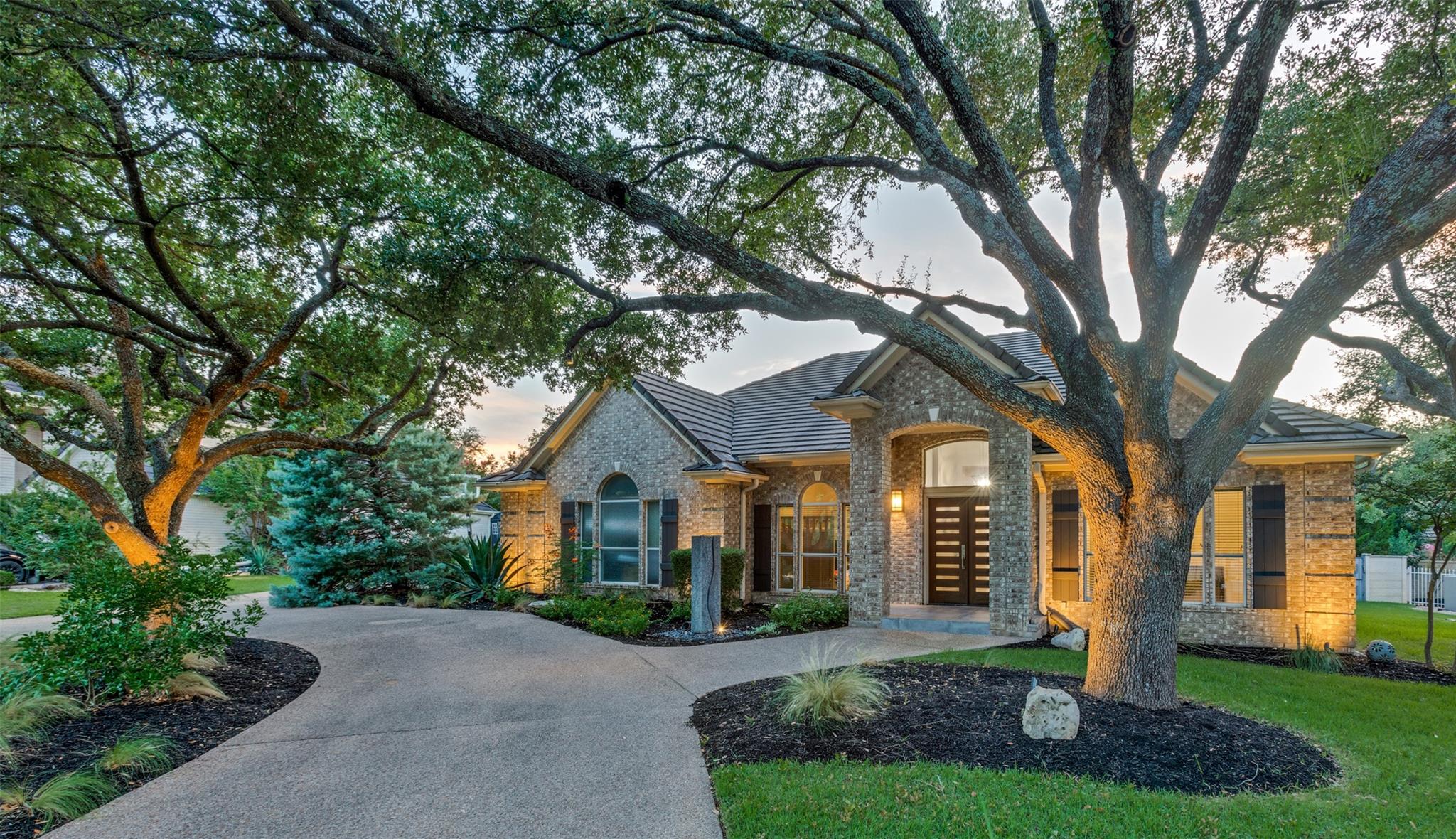 6 Stillmeadow Ct, The Hills, TX 78738