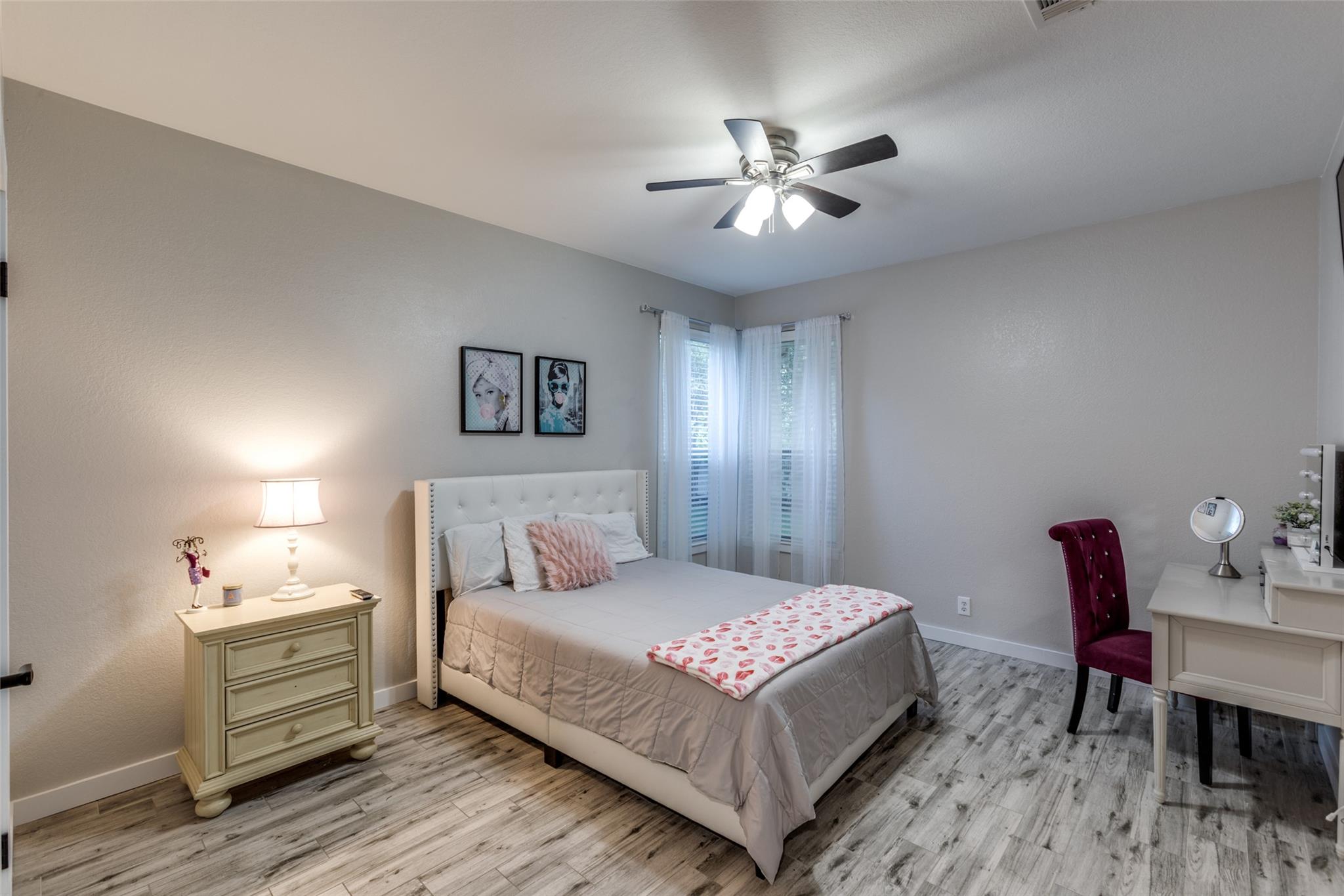 6 Stillmeadow Ct, The Hills, TX 78738