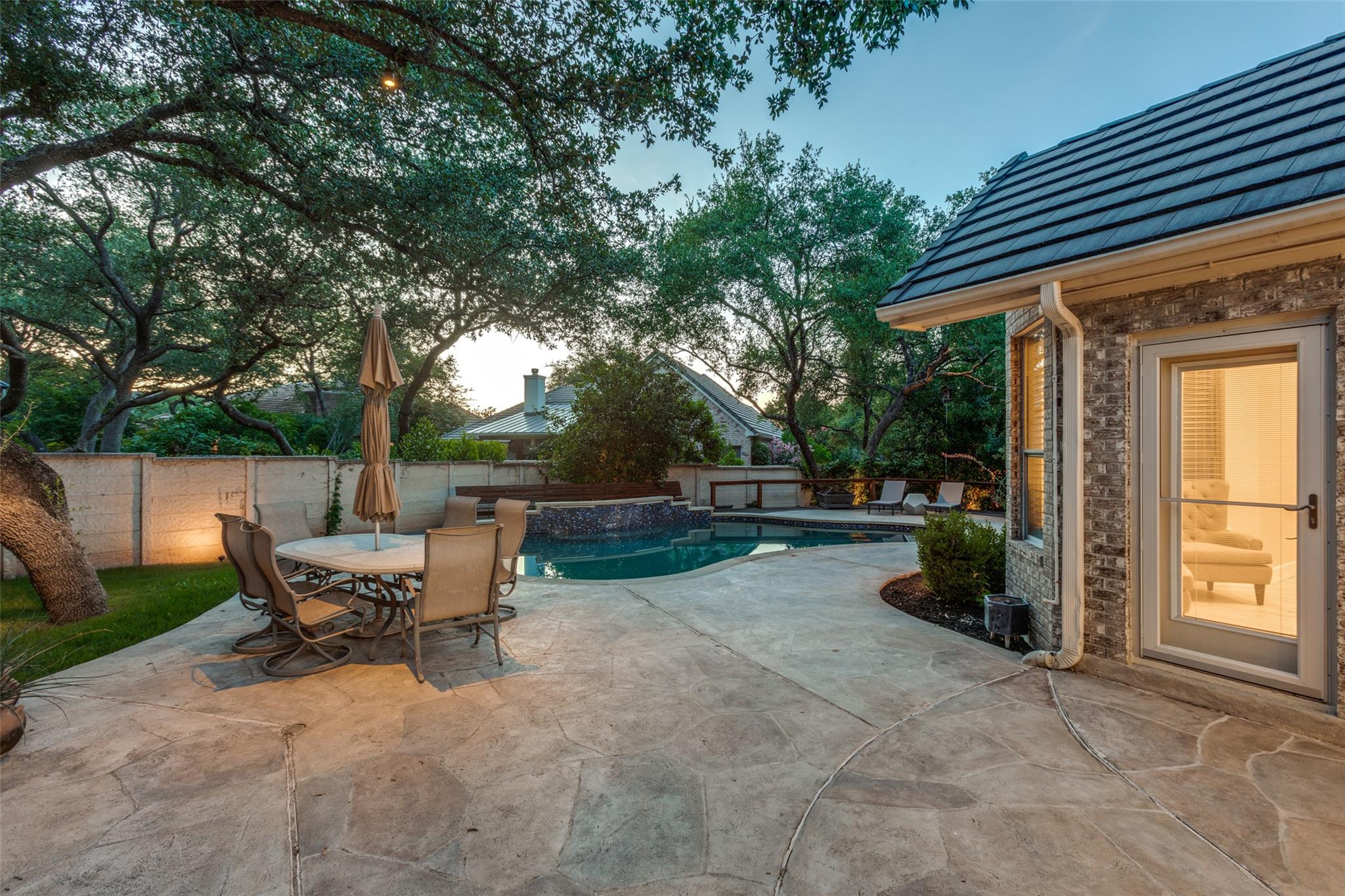 6 Stillmeadow Ct, The Hills, TX 78738