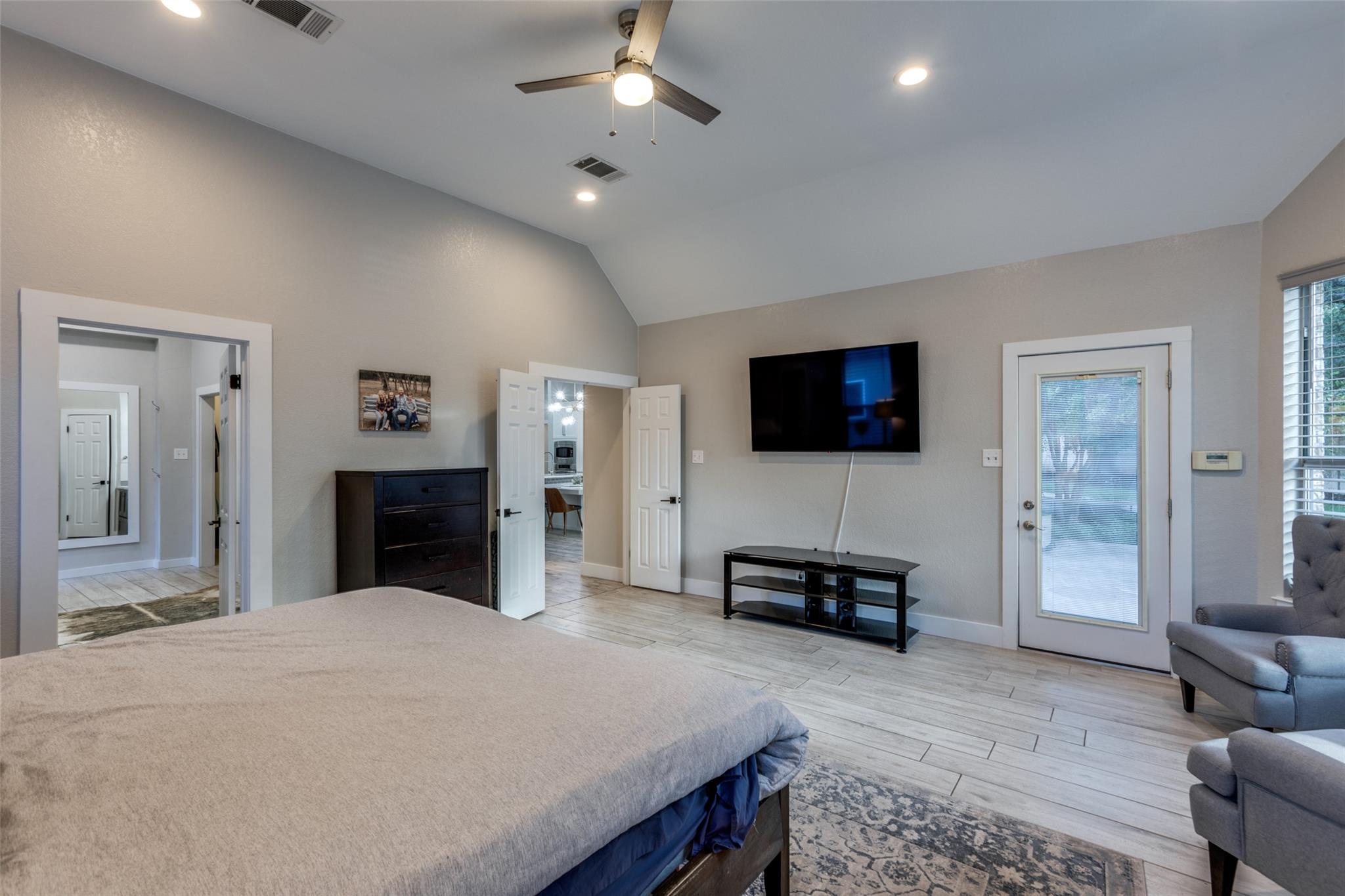 6 Stillmeadow Ct, The Hills, TX 78738