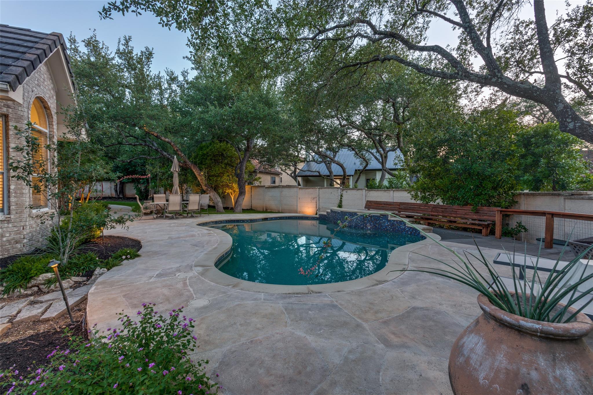 6 Stillmeadow Ct, The Hills, TX 78738