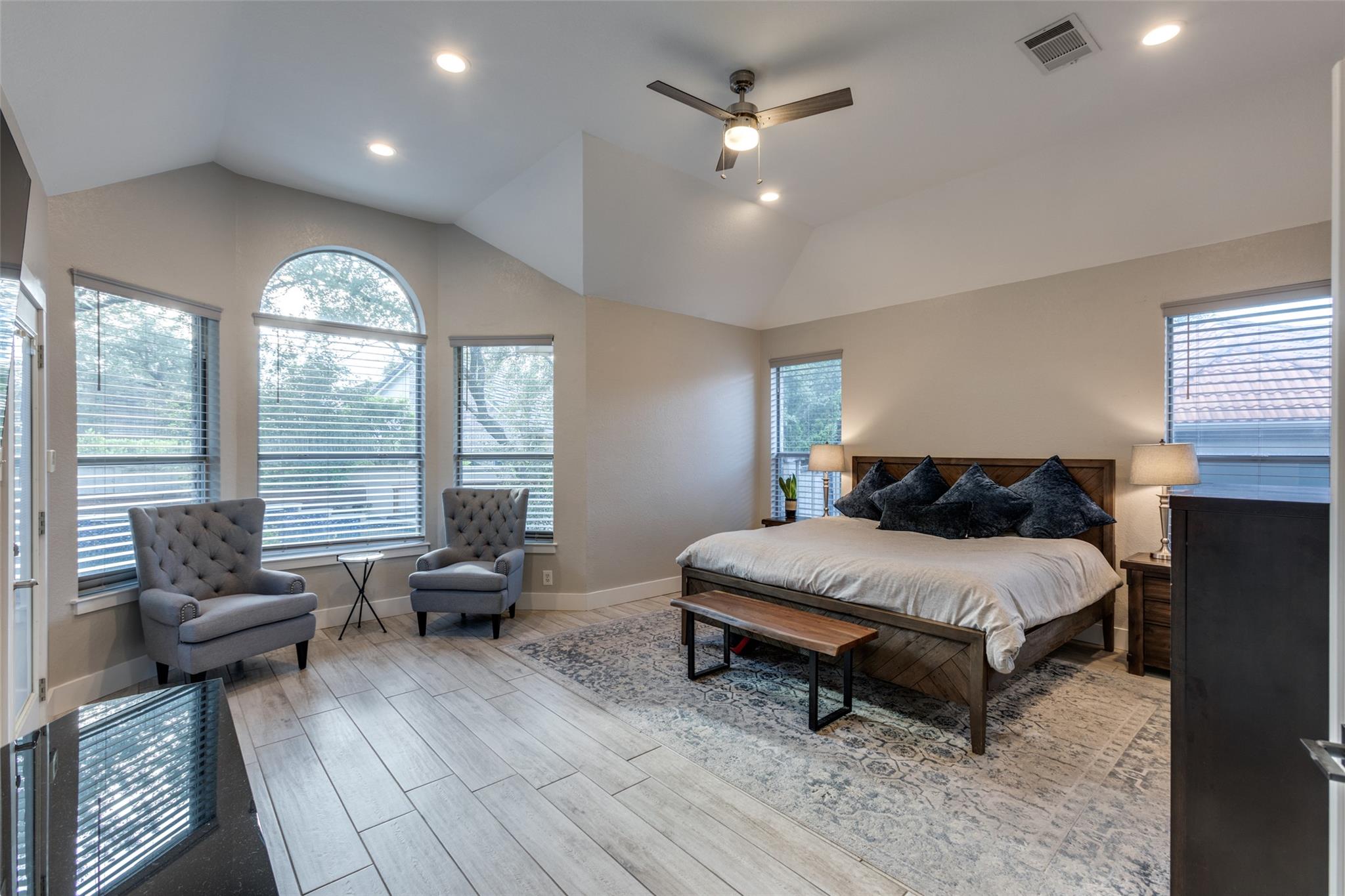 6 Stillmeadow Ct, The Hills, TX 78738