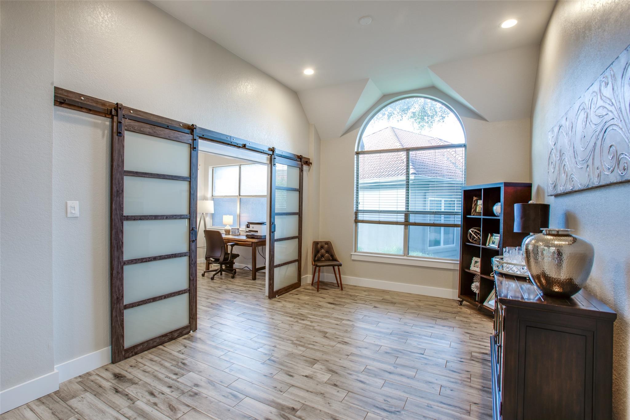 6 Stillmeadow Ct, The Hills, TX 78738