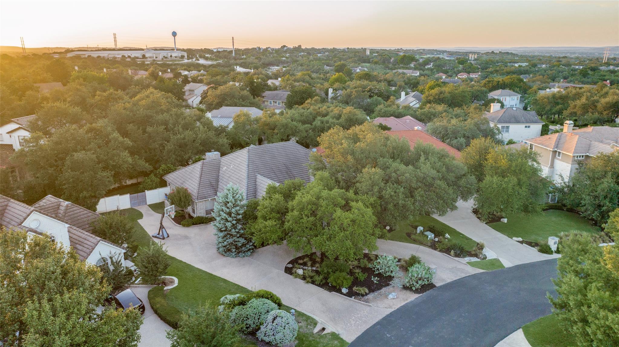 6 Stillmeadow Ct, The Hills, TX 78738