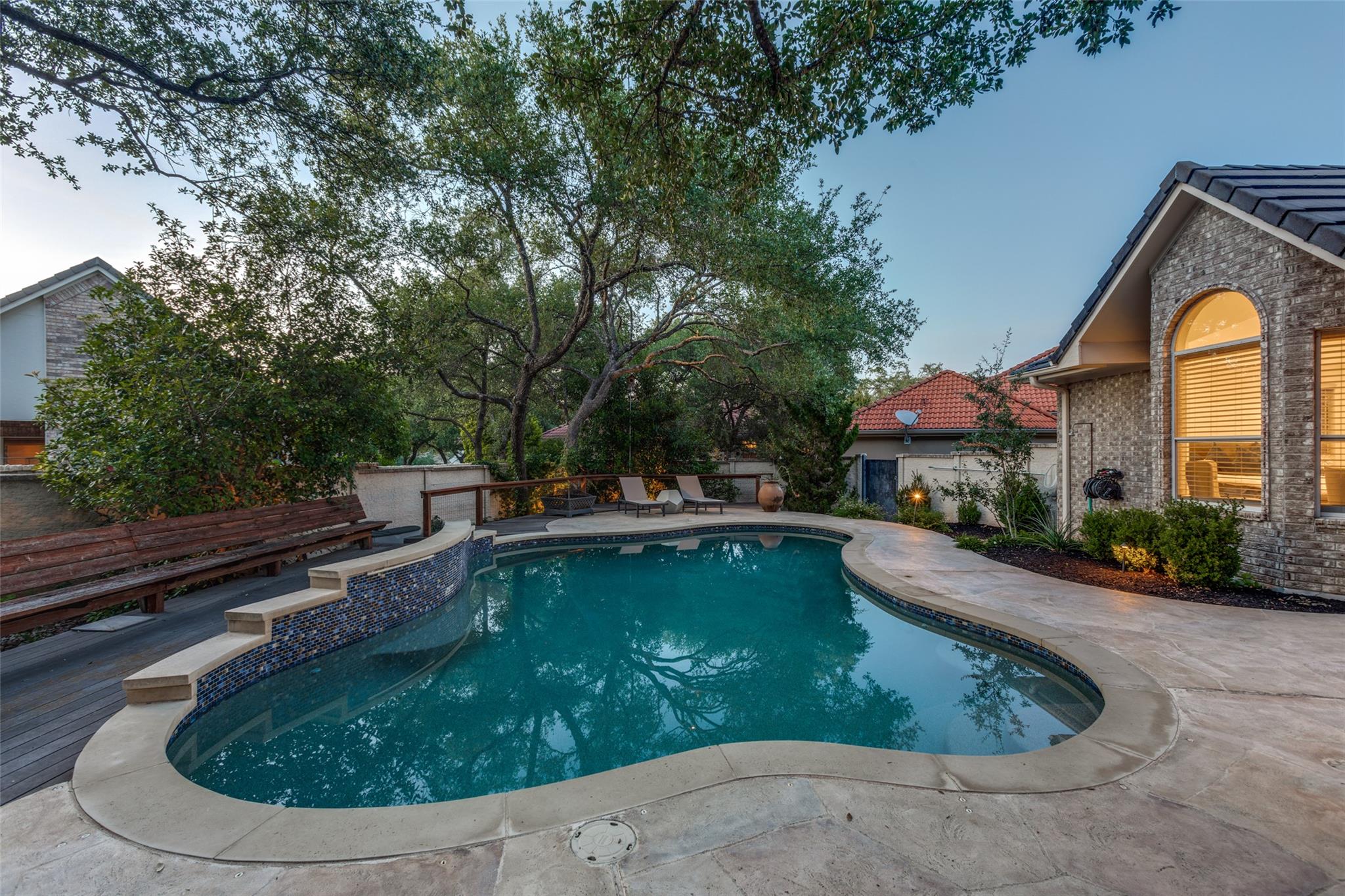 6 Stillmeadow Ct, The Hills, TX 78738