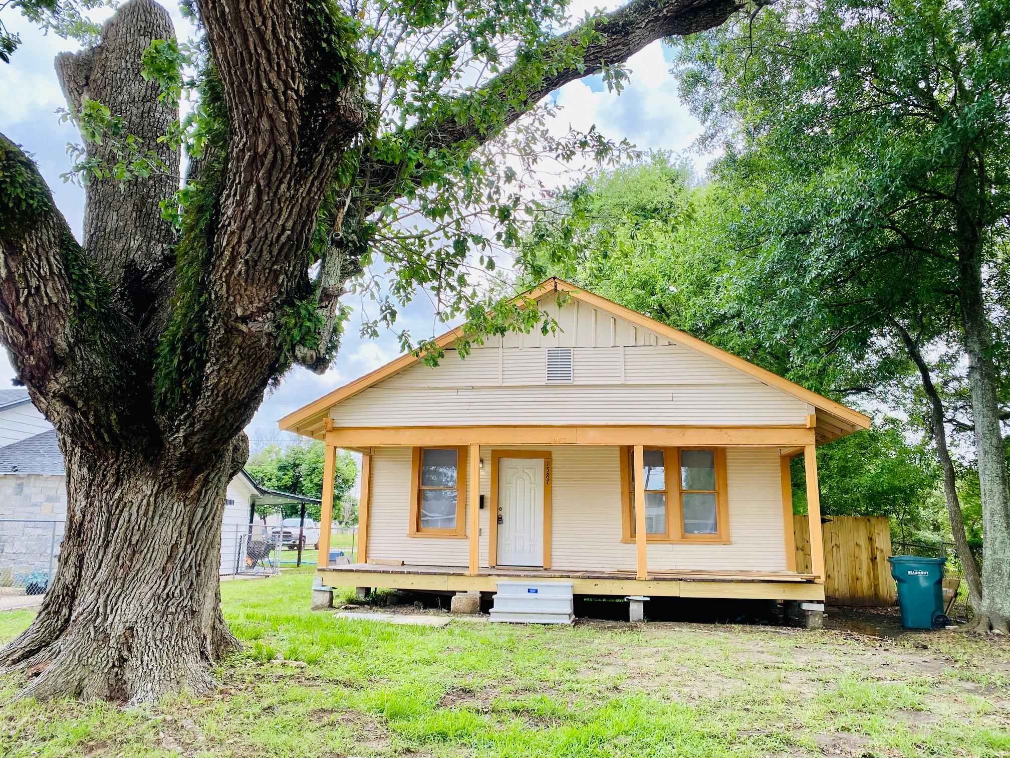 1587 Euclid St, Beaumont, TX 77705