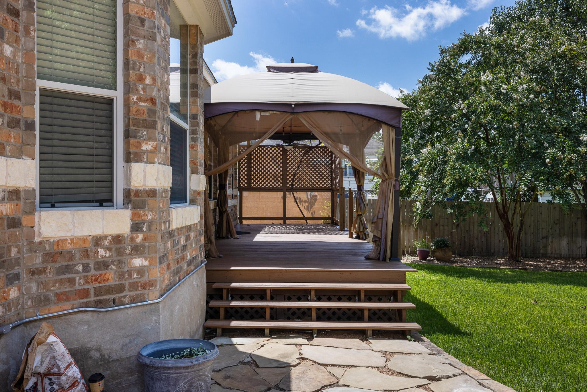 929 N Horton St, La Grange, TX 78945