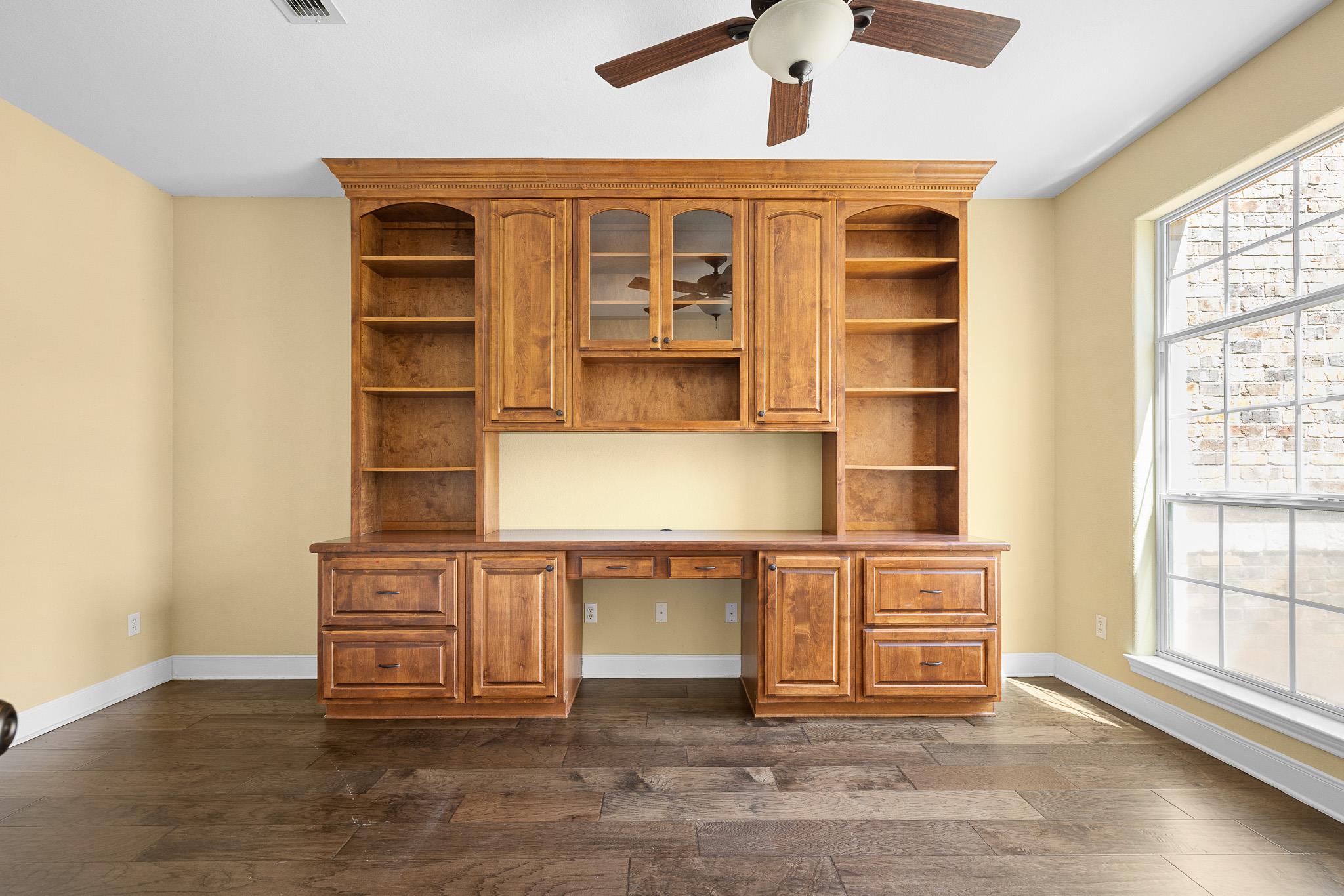 929 N Horton St, La Grange, TX 78945