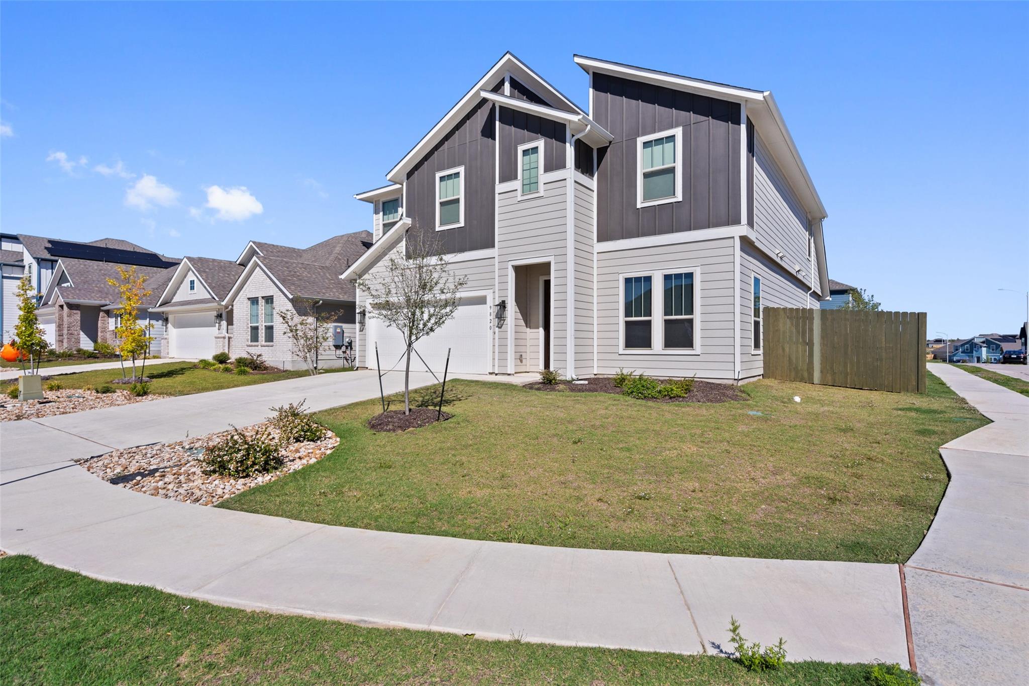 9820 Grapevine Leaf Dr, Manor, TX 78653