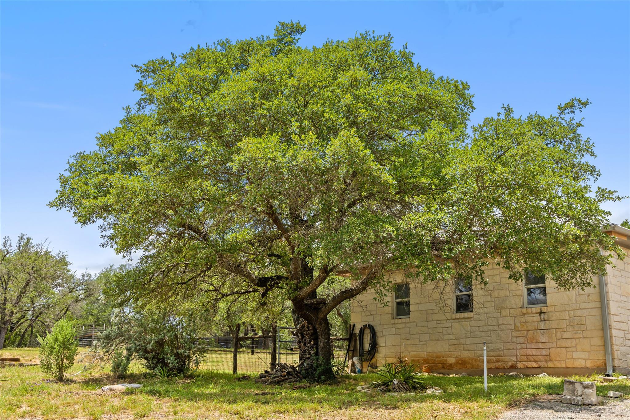 23809 Oscar Rd, Spicewood, TX 78669