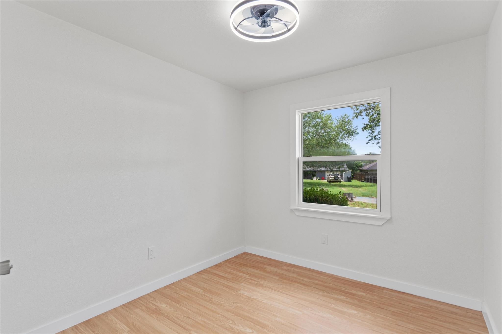 115 Sycamore St, Luling, TX 78648