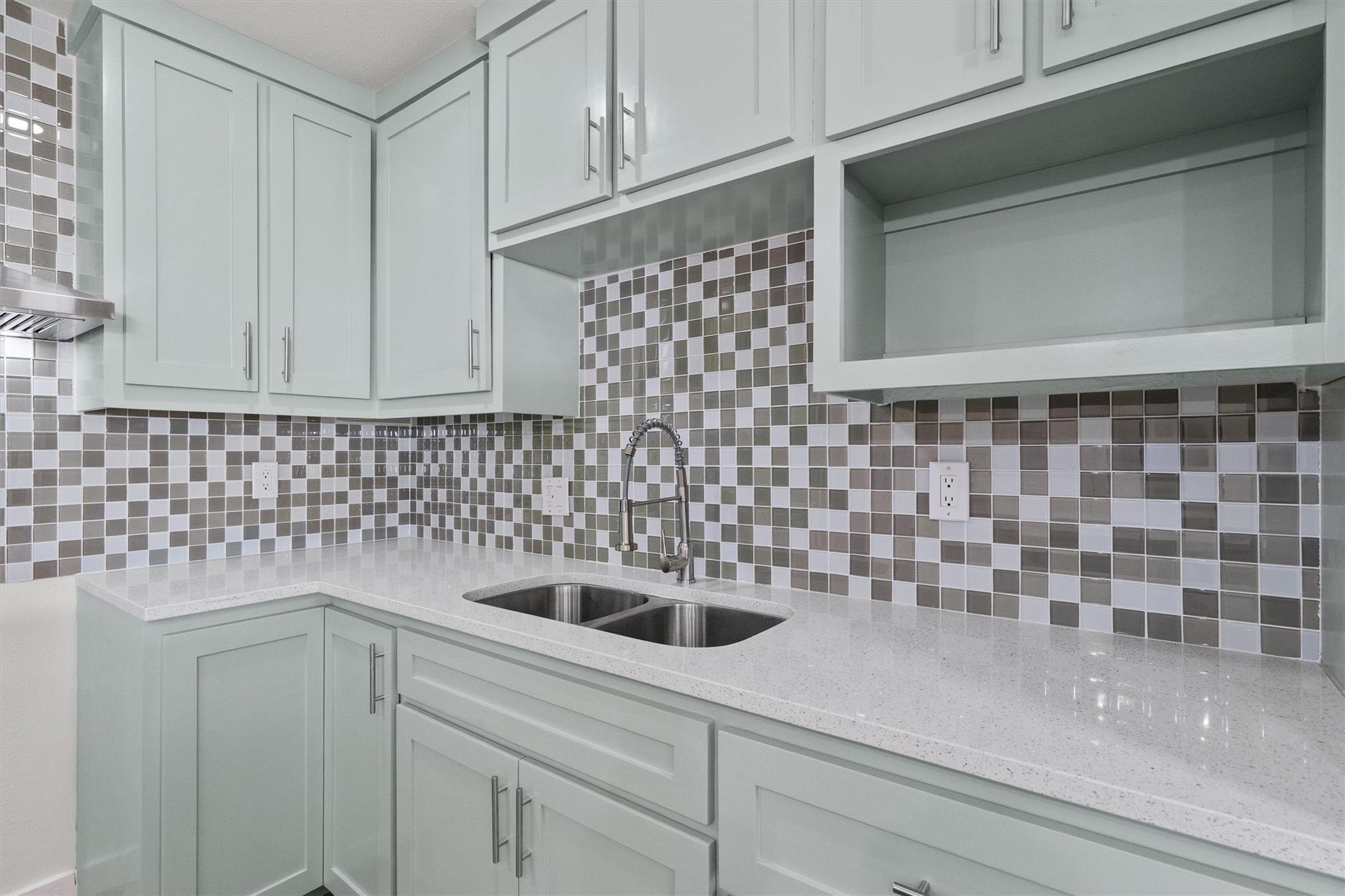 115 Sycamore St, Luling, TX 78648