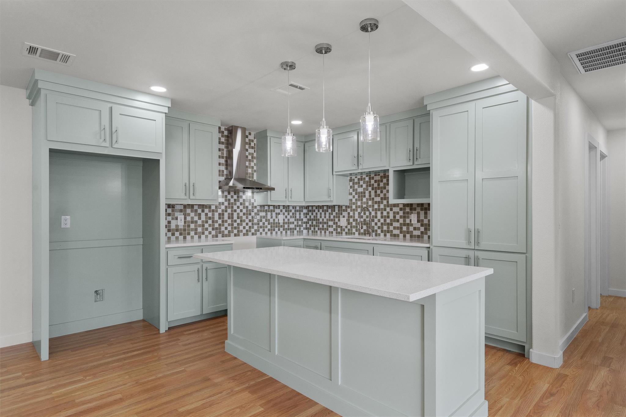 115 Sycamore St, Luling, TX 78648