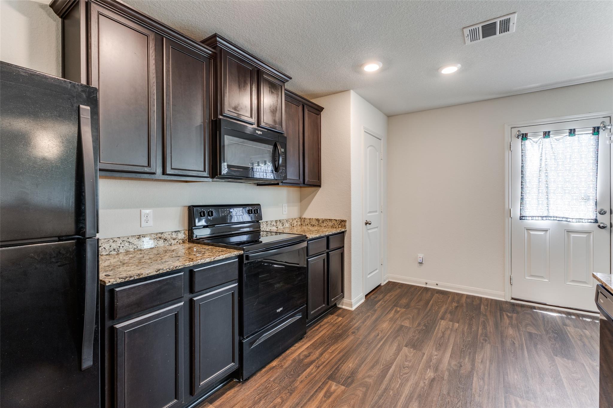 773 Yearwood Ln, Jarrell, TX 76537