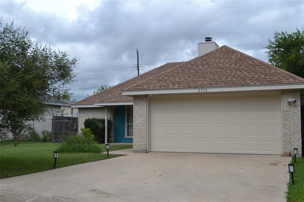 2500 Cherrylawn Dr, Taylor, TX 76574