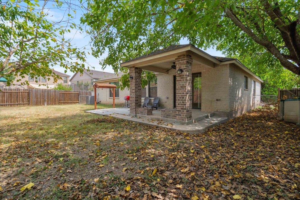 708 Yosemite Trl, Taylor, TX 76574