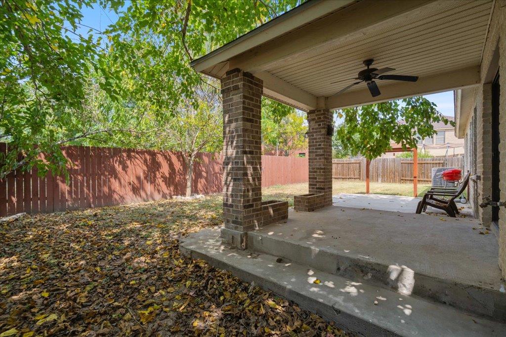 708 Yosemite Trl, Taylor, TX 76574