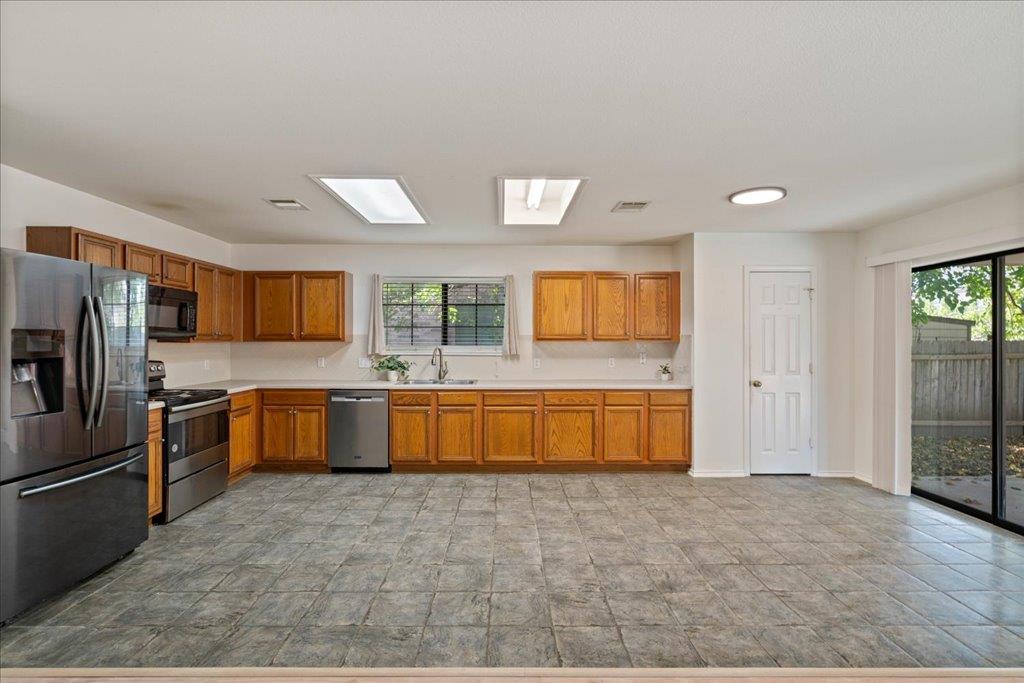 708 Yosemite Trl, Taylor, TX 76574