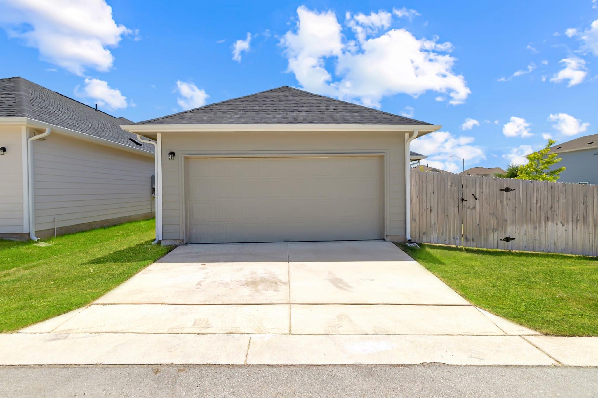 301 Timber Brook Dr, Hutto, TX 78634